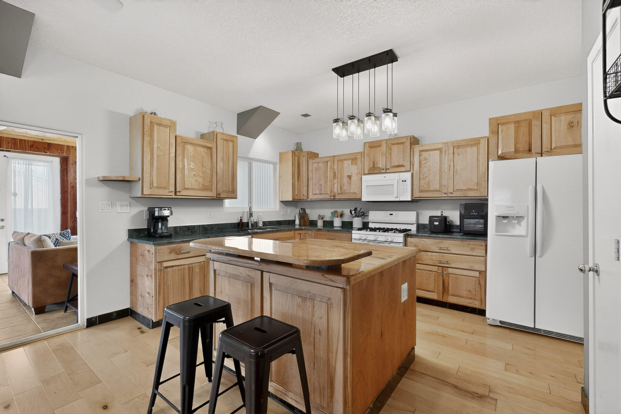 8505 Llano Vista Avenue SW