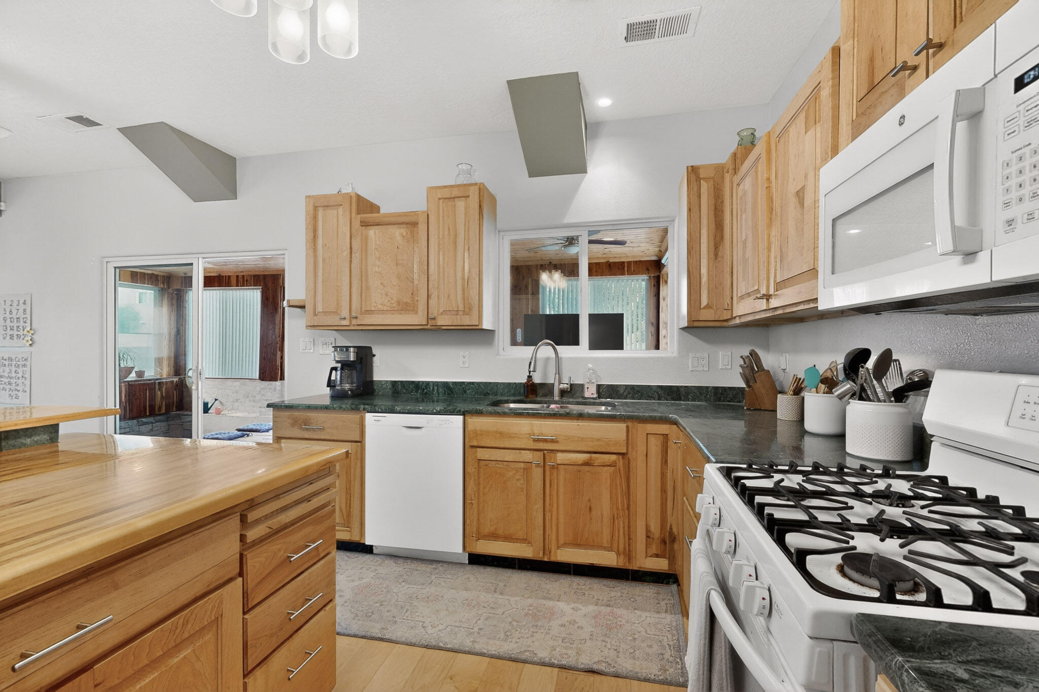 8505 Llano Vista Avenue SW