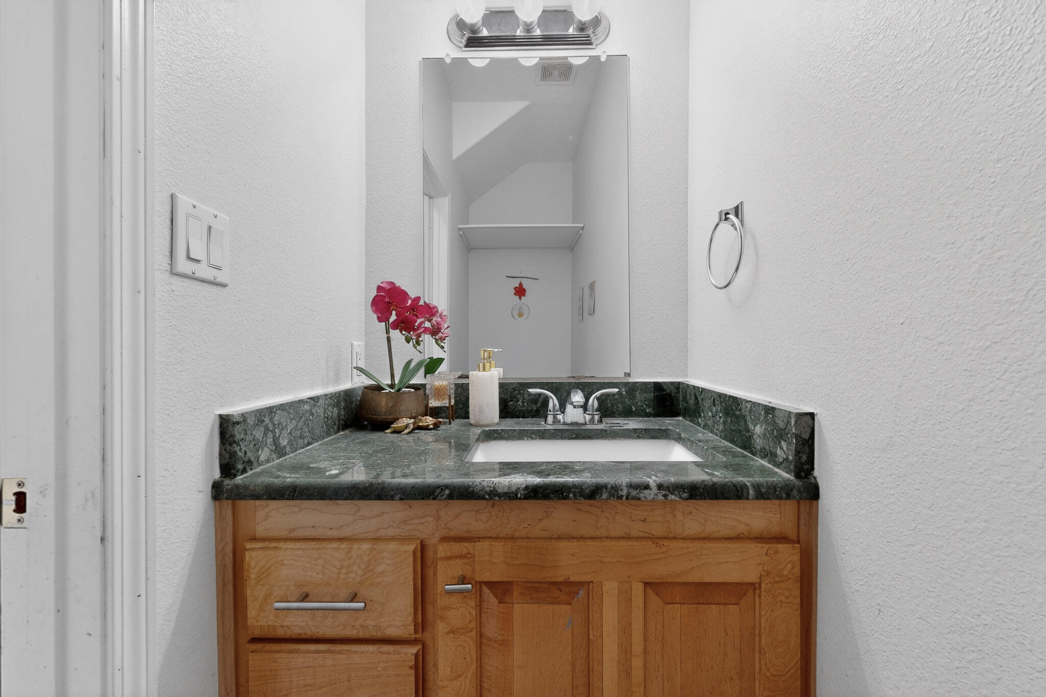 8505 Llano Vista Avenue SW