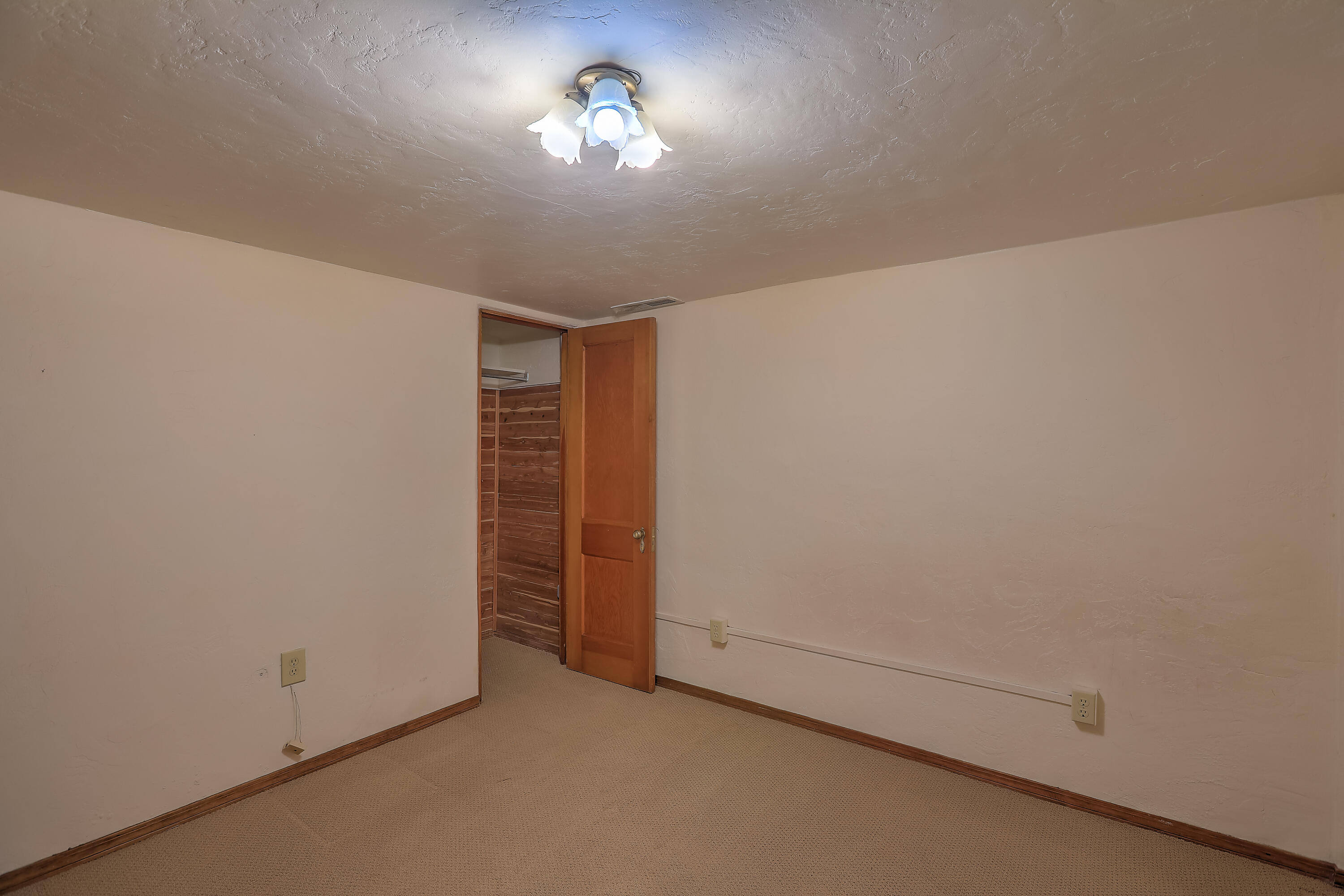 319 Richmond Drive SE