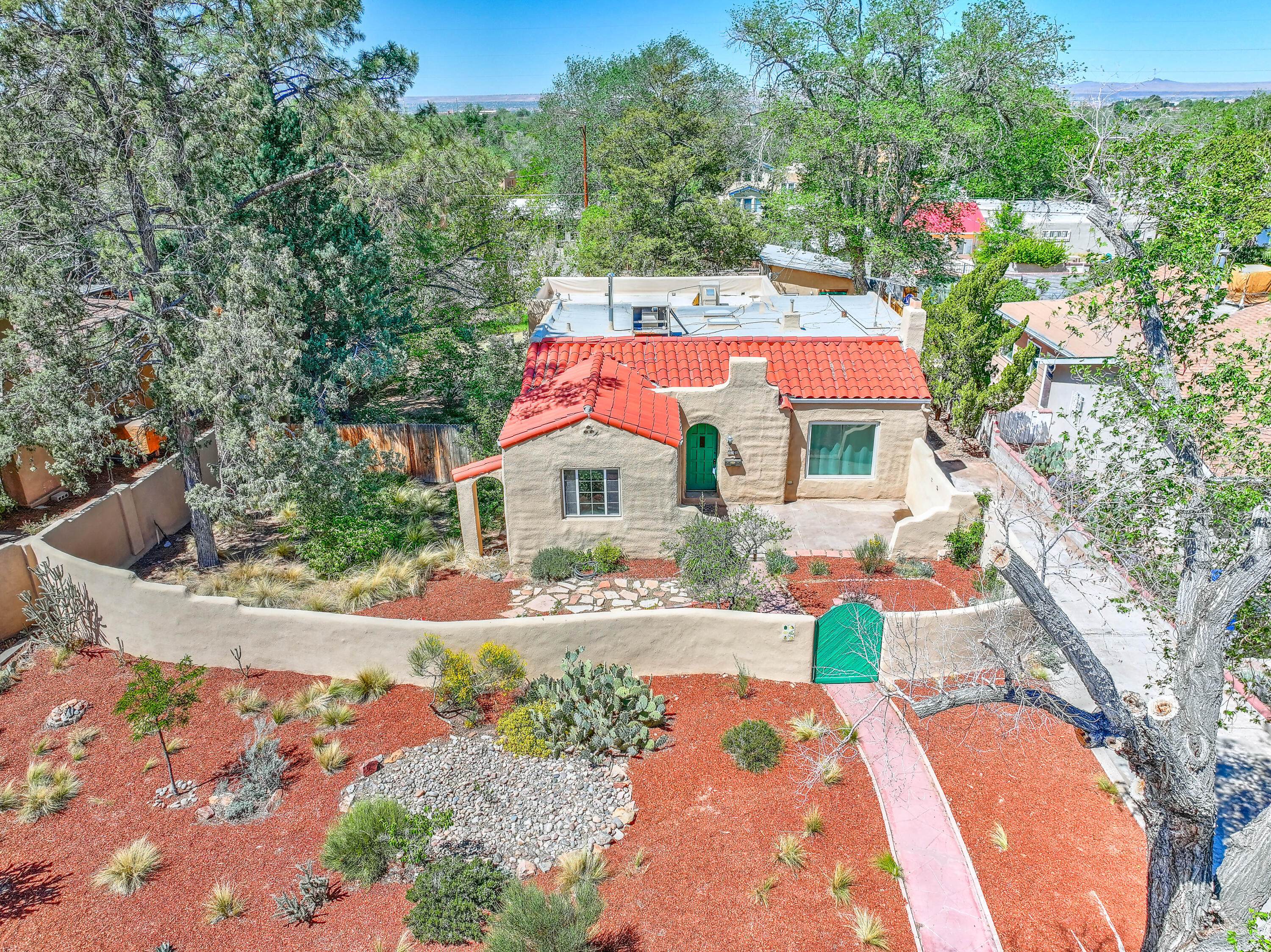 319 Richmond Drive SE