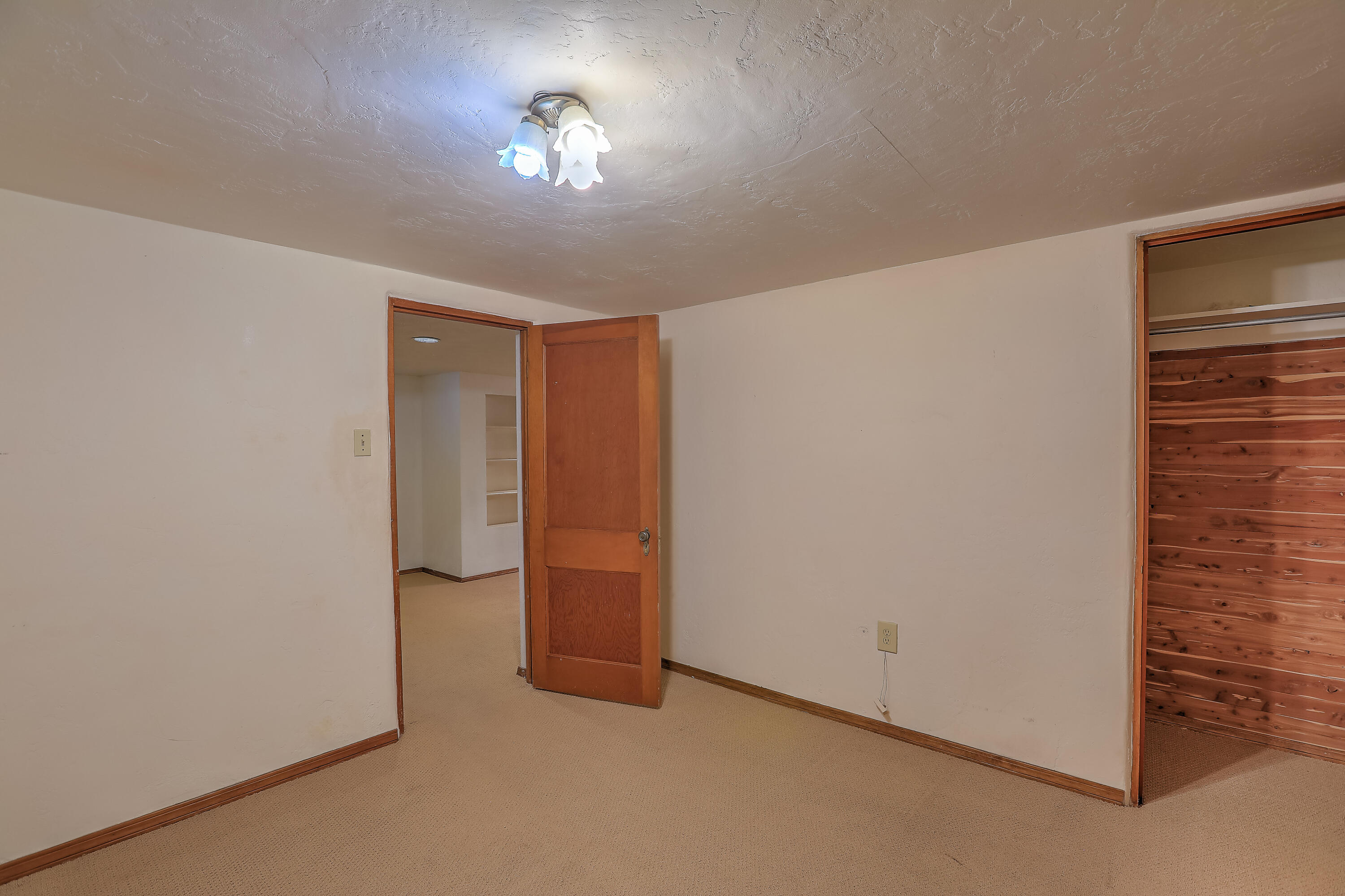 319 Richmond Drive SE