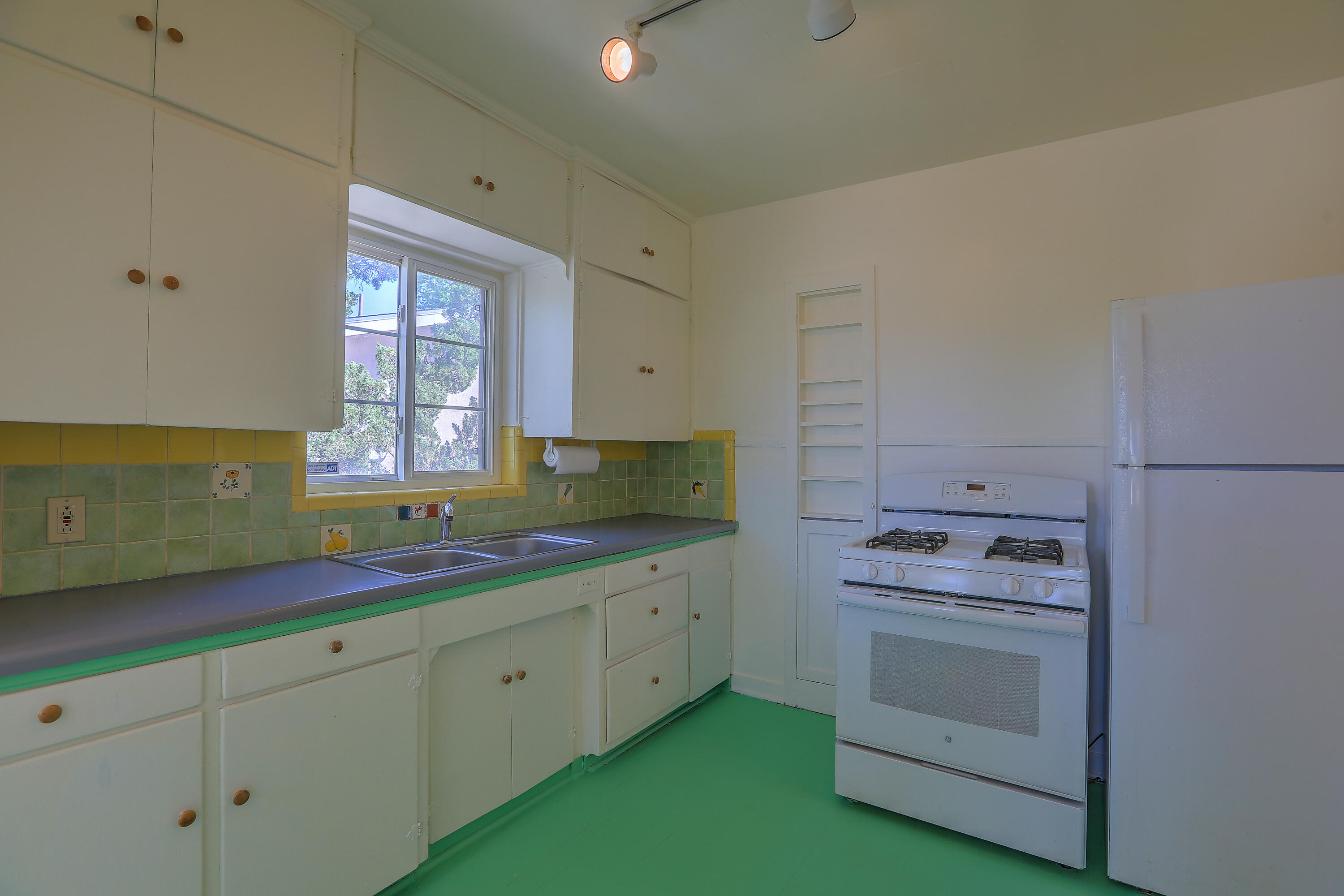 319 Richmond Drive SE