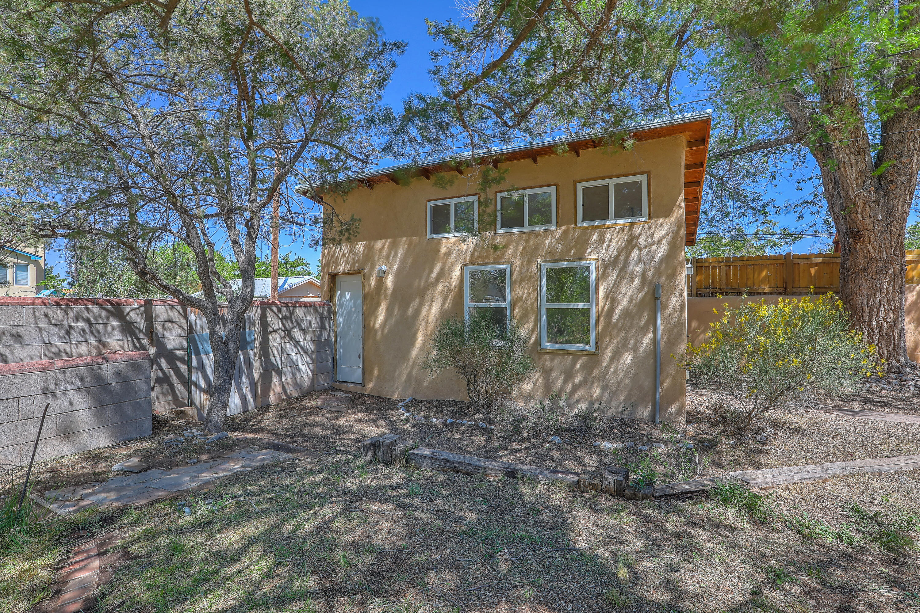 319 Richmond Drive SE