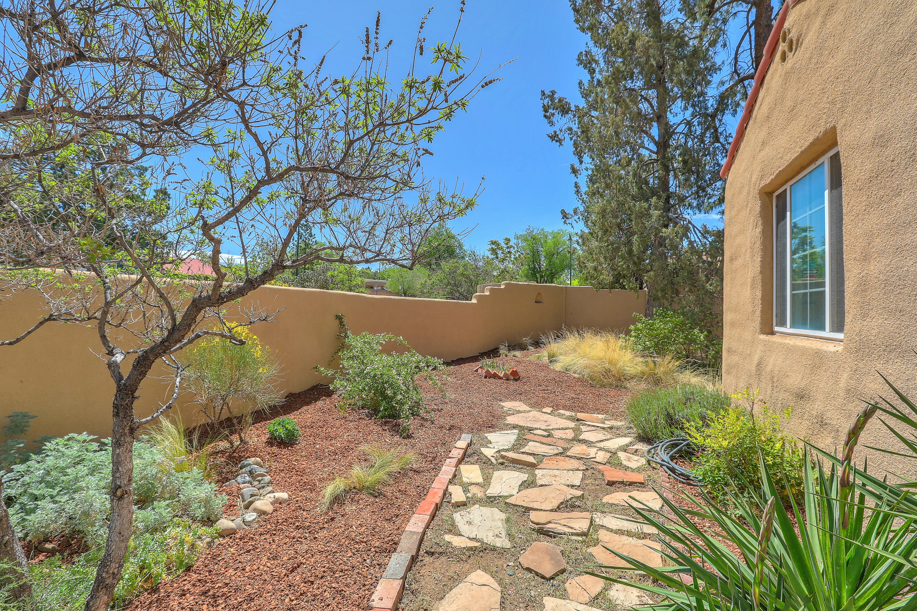 319 Richmond Drive SE