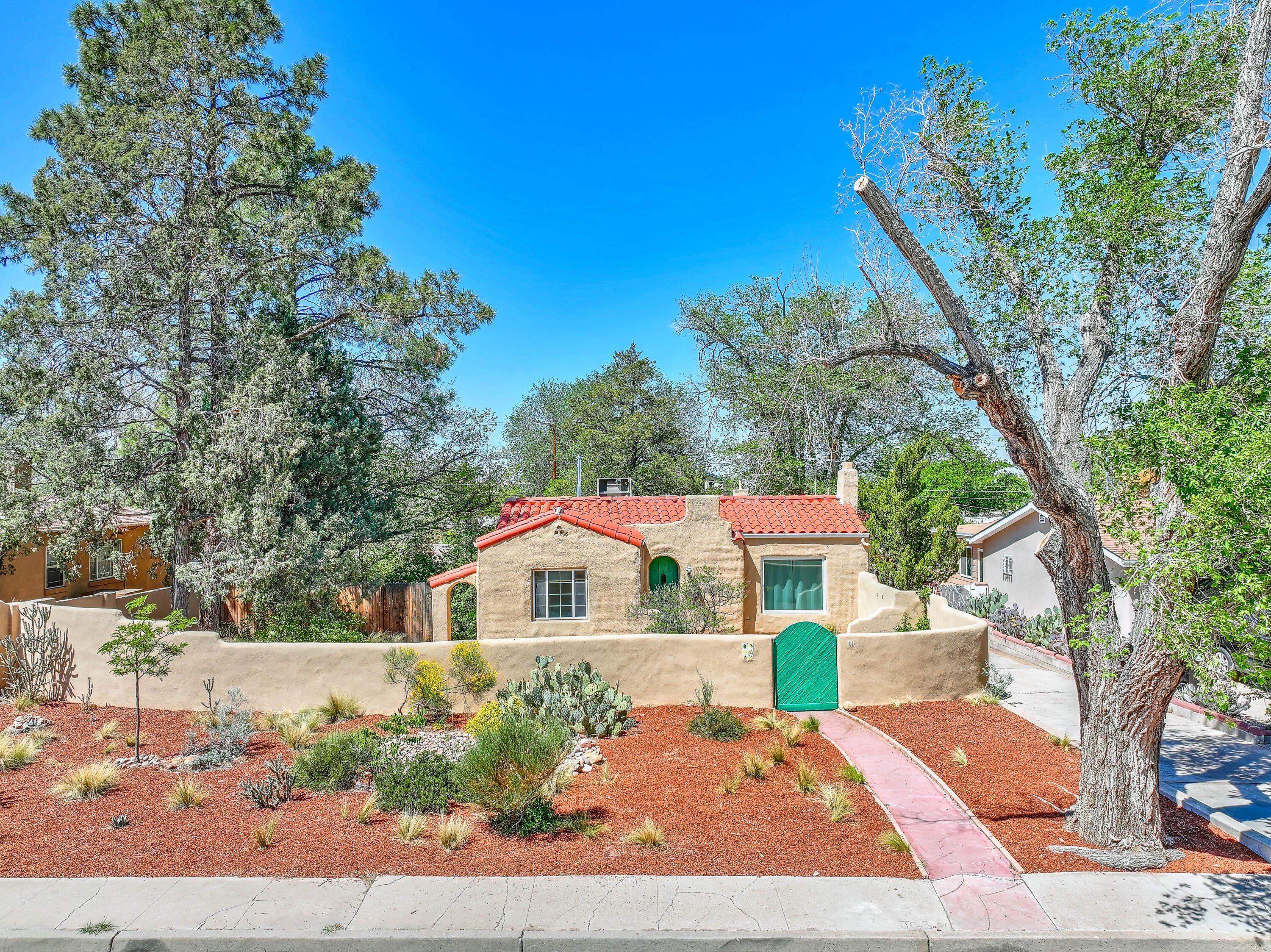 319 Richmond Drive SE