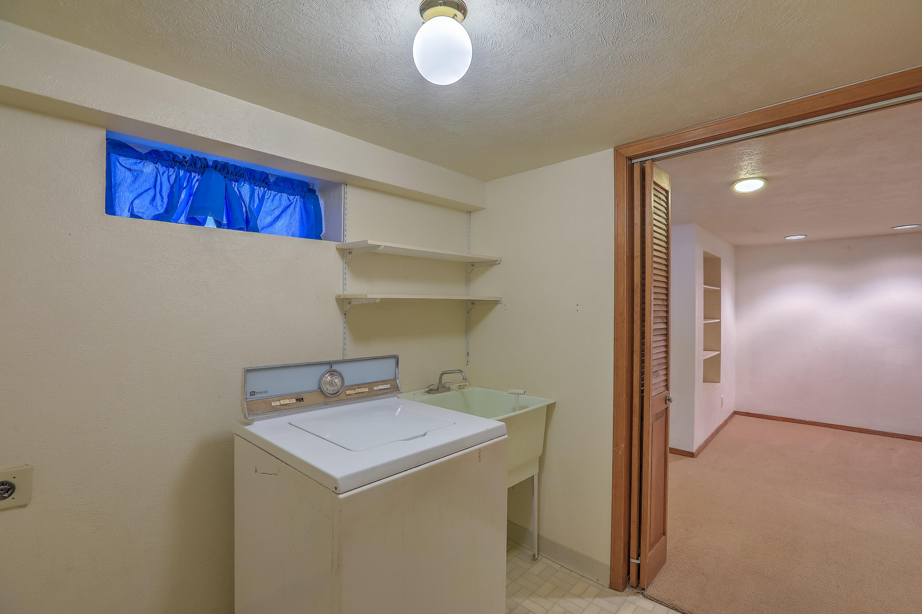 319 Richmond Drive SE