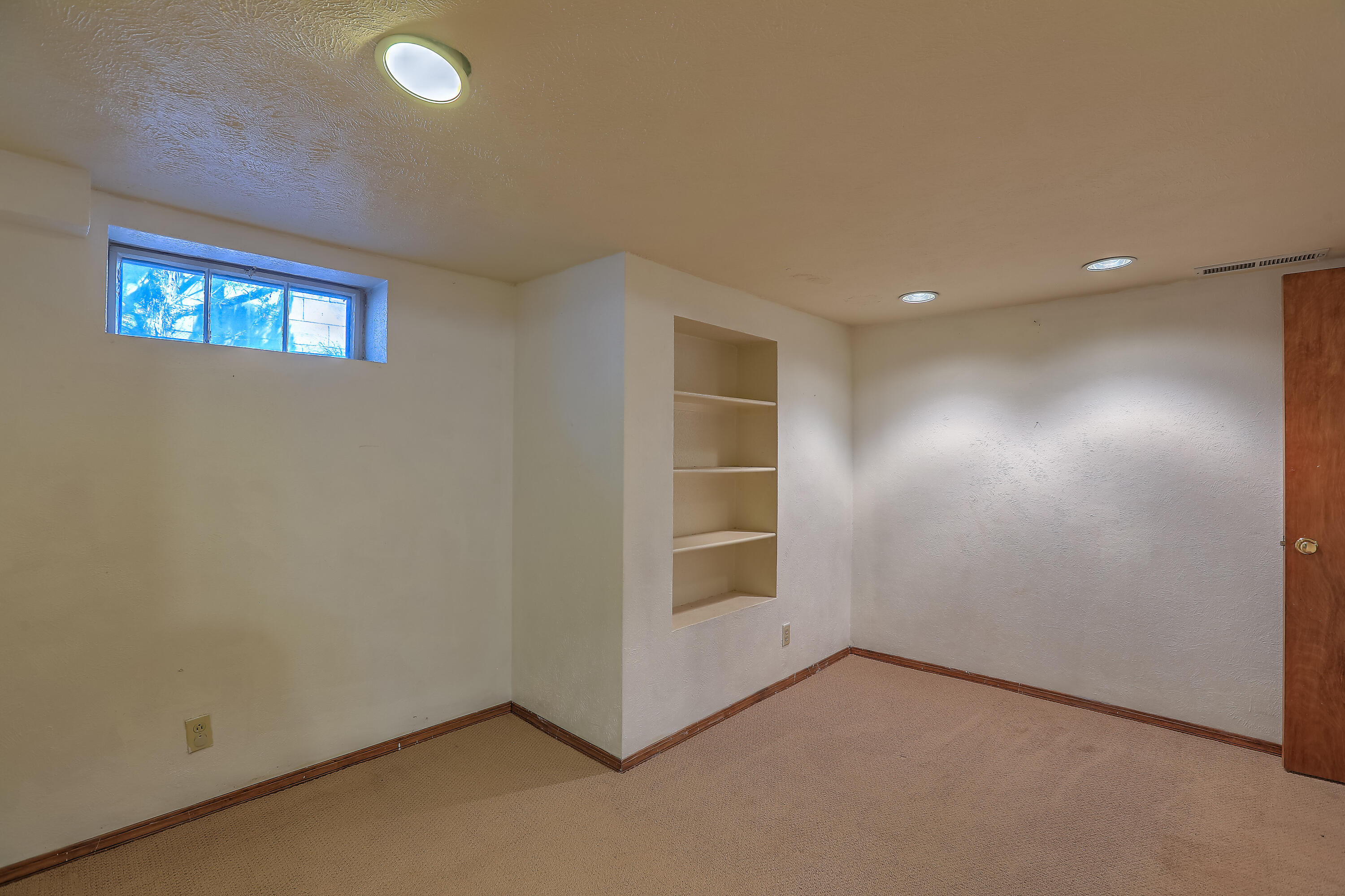 319 Richmond Drive SE