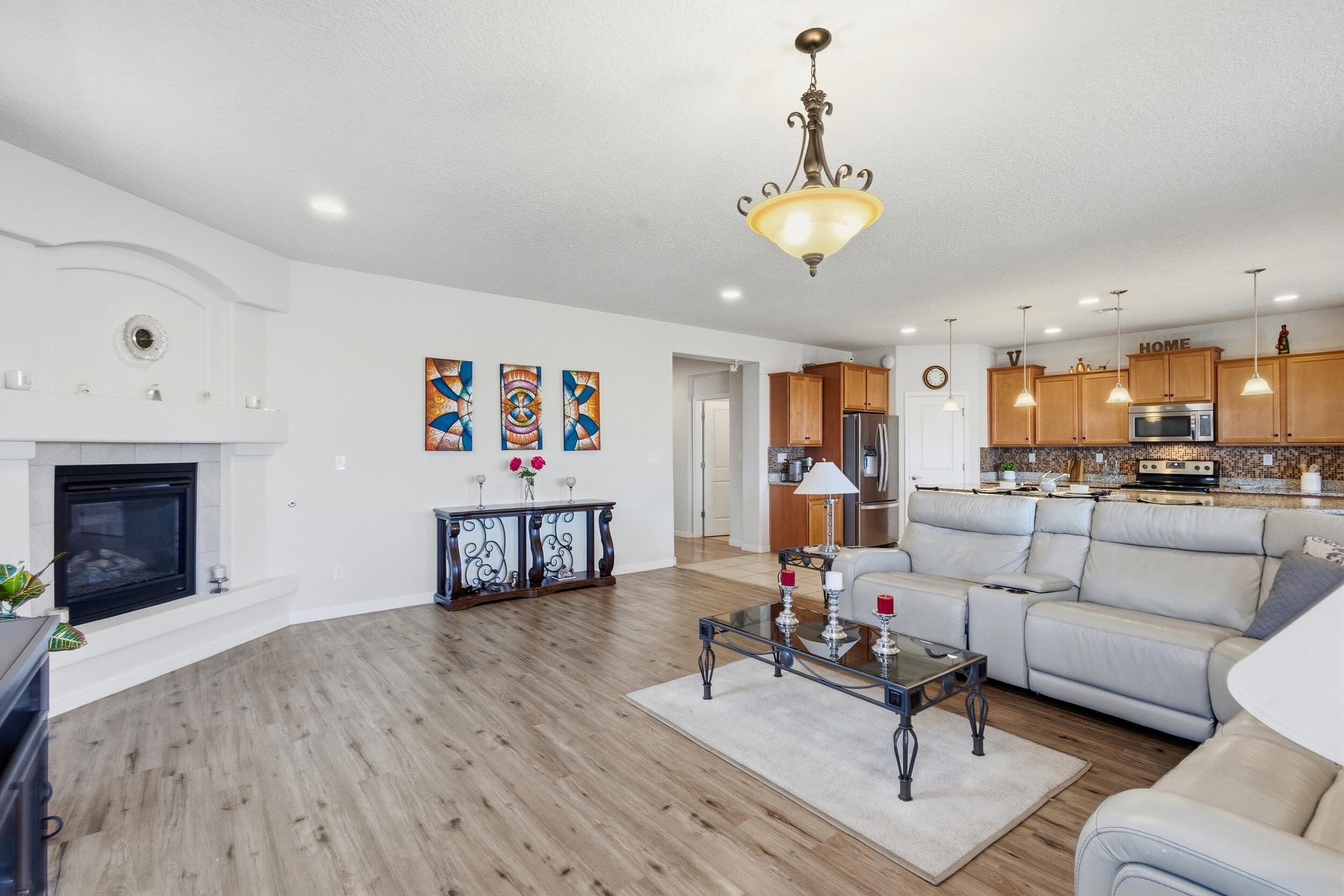 5048 Calle Espana NW