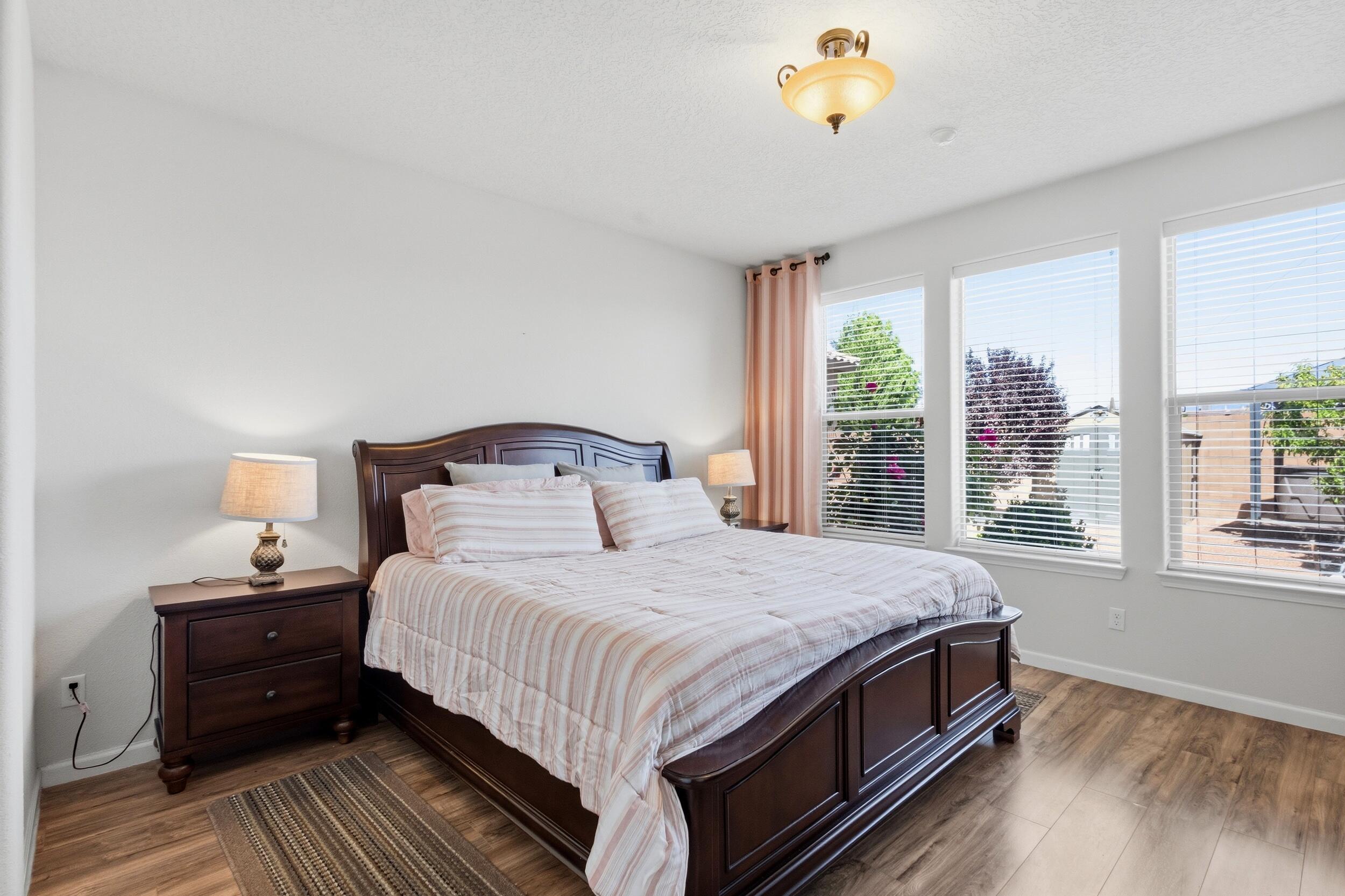 5048 Calle Espana NW