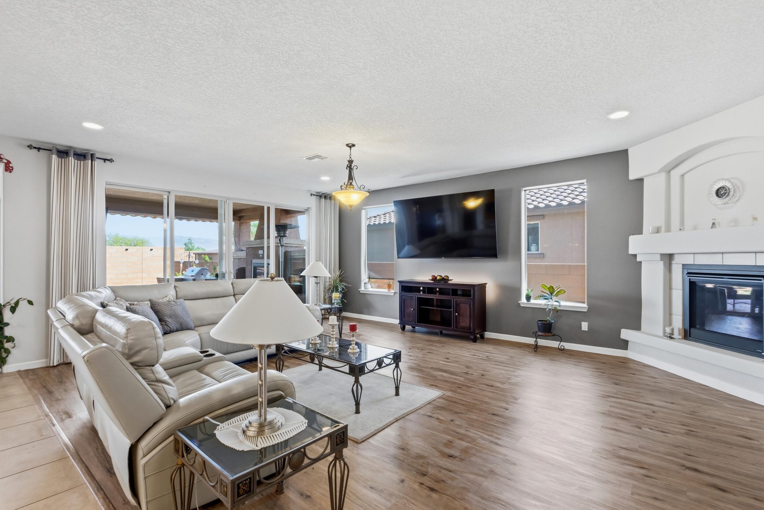 5048 Calle Espana NW