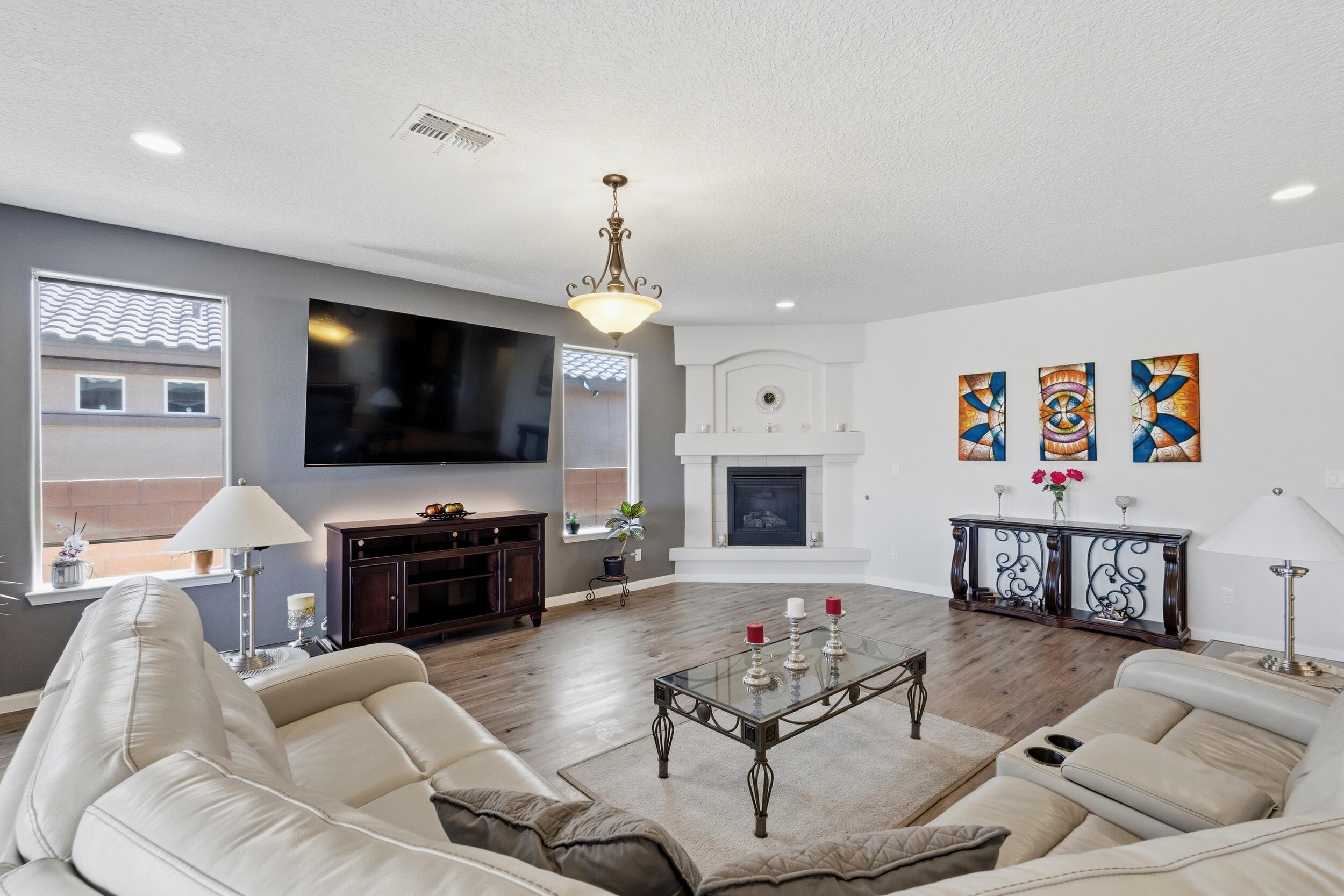 5048 Calle Espana NW