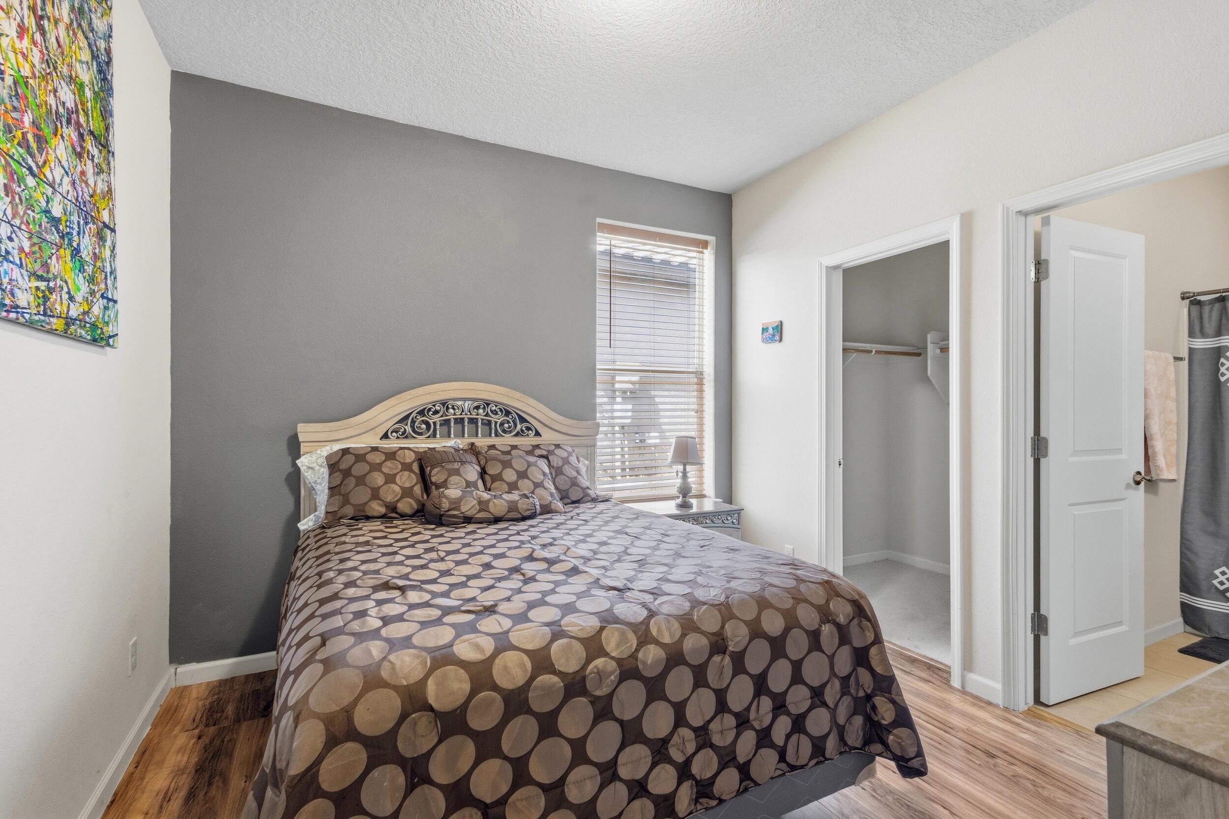 5048 Calle Espana NW