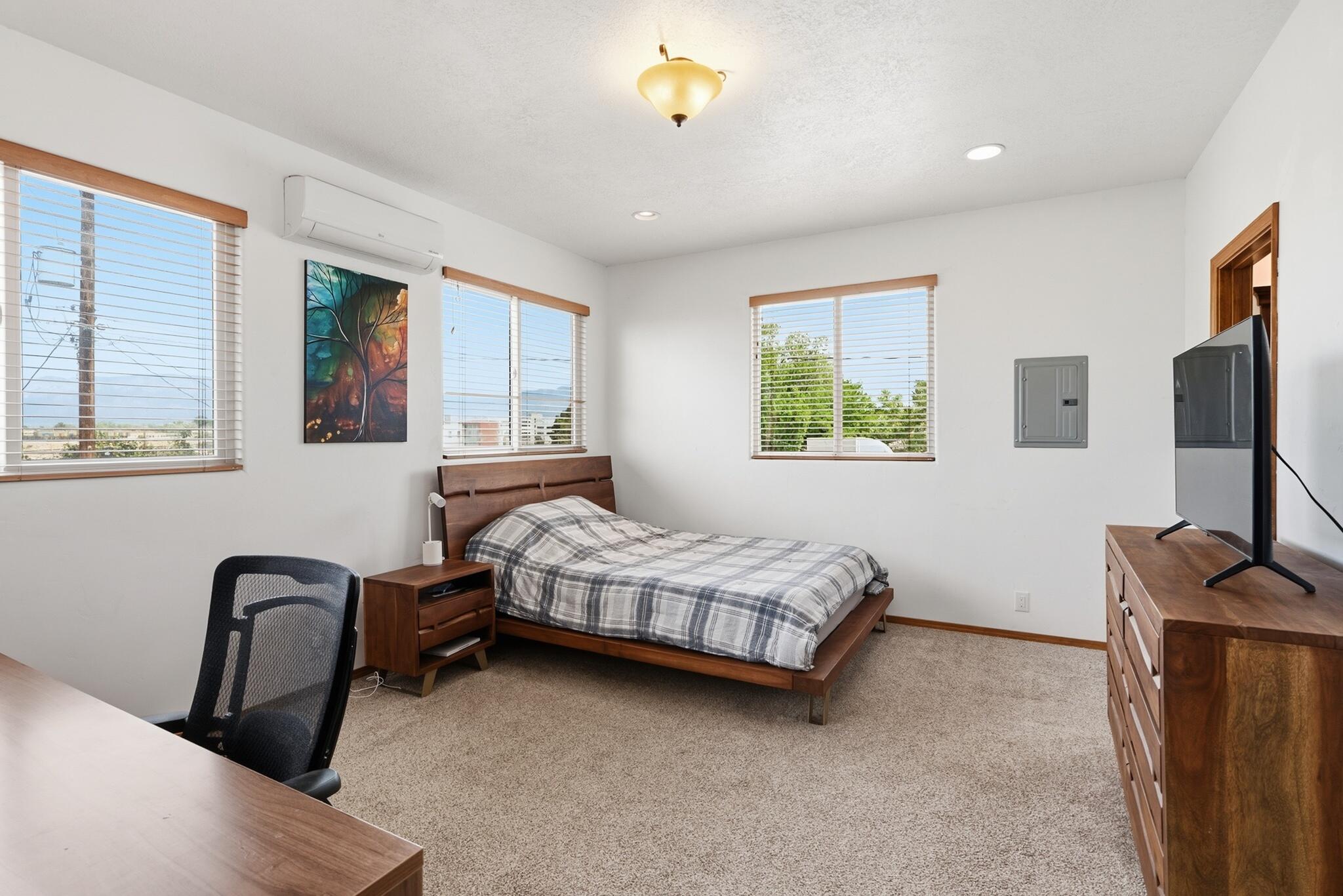 1405 Sigma Chi Road NE