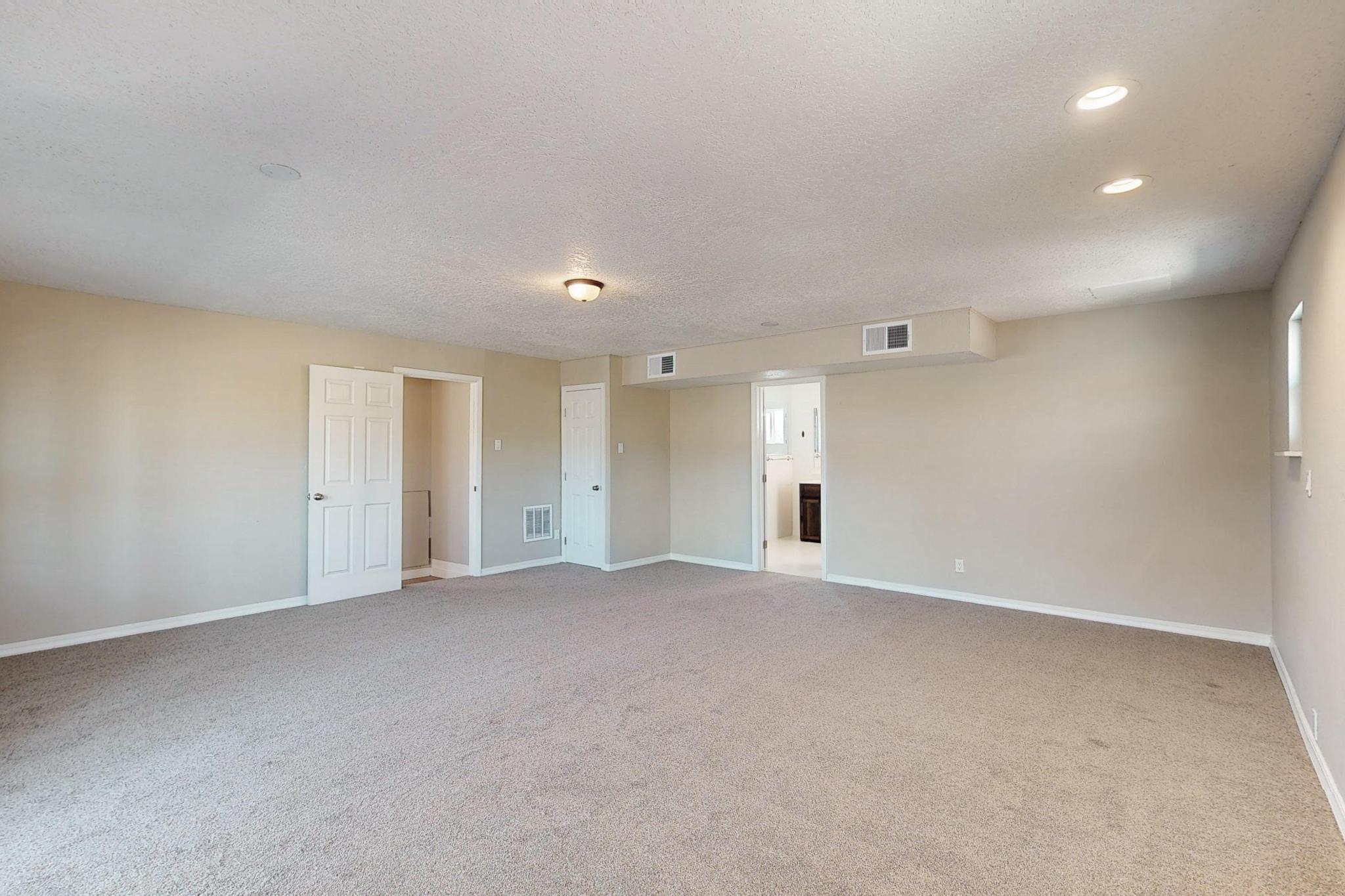 9207 Edith Boulevard NE