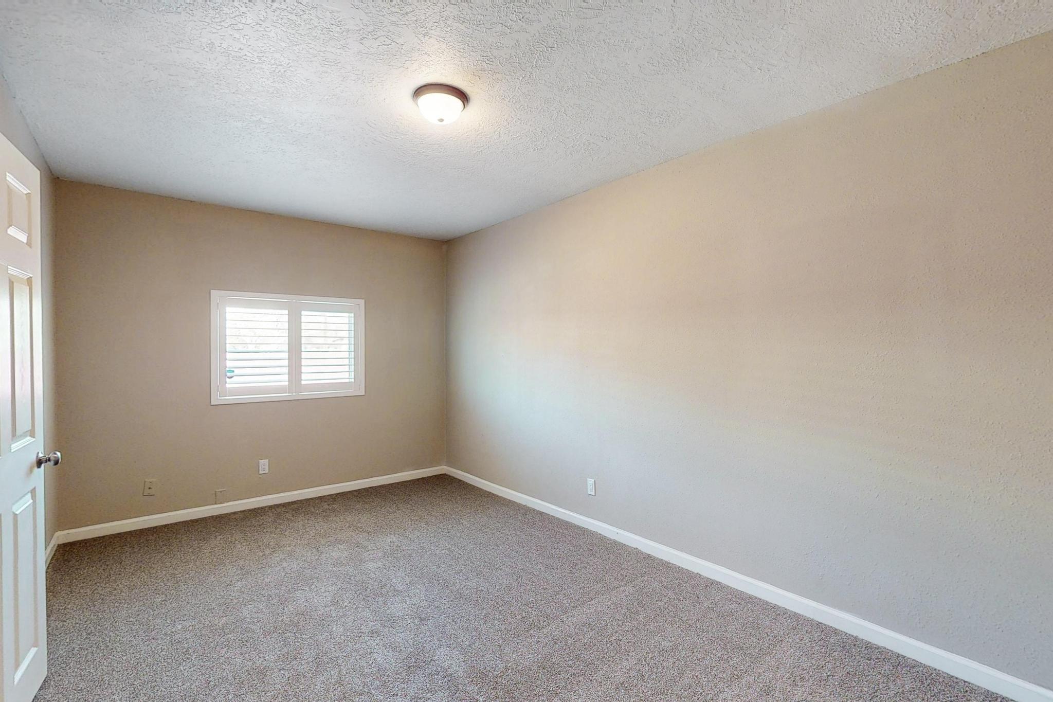 9207 Edith Boulevard NE