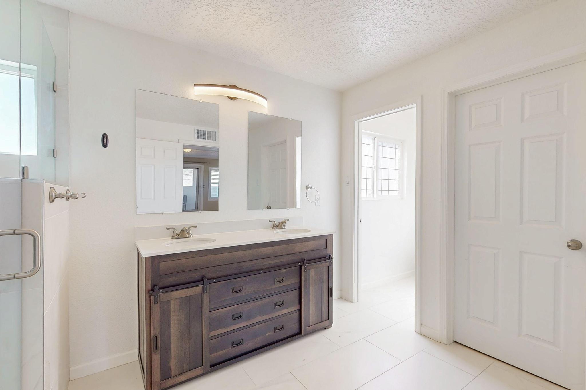 9207 Edith Boulevard NE