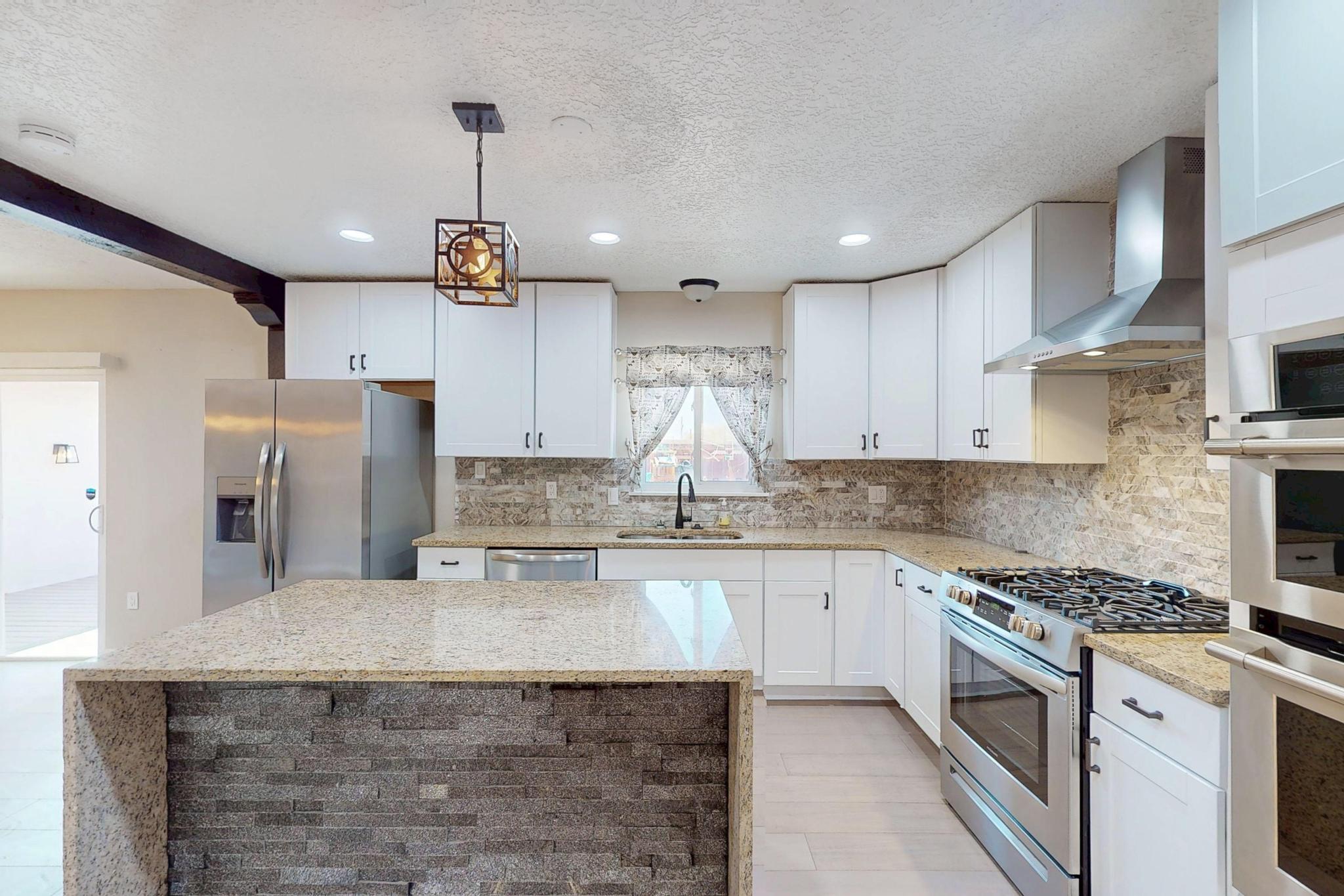 9207 Edith Boulevard NE