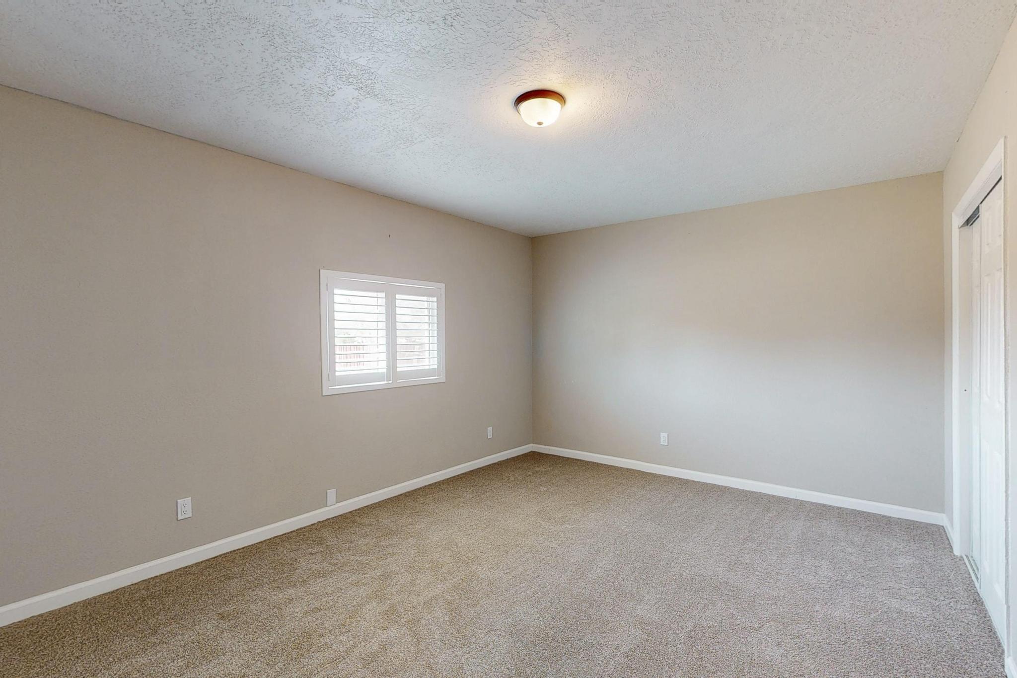 9207 Edith Boulevard NE