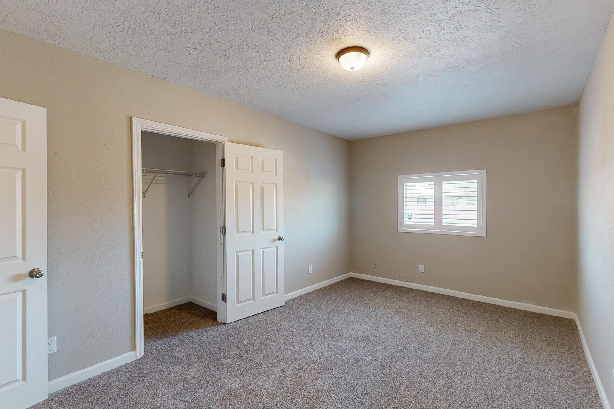 9207 Edith Boulevard NE