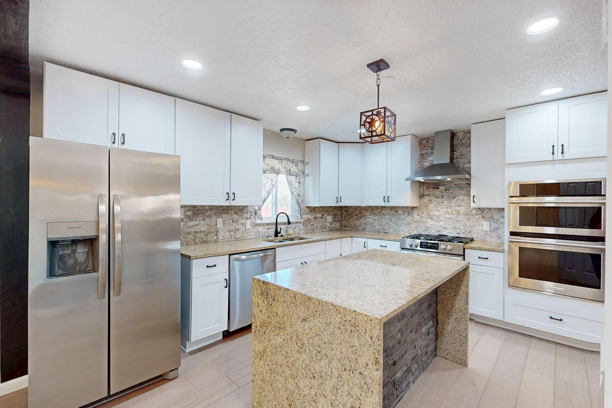 9207 Edith Boulevard NE