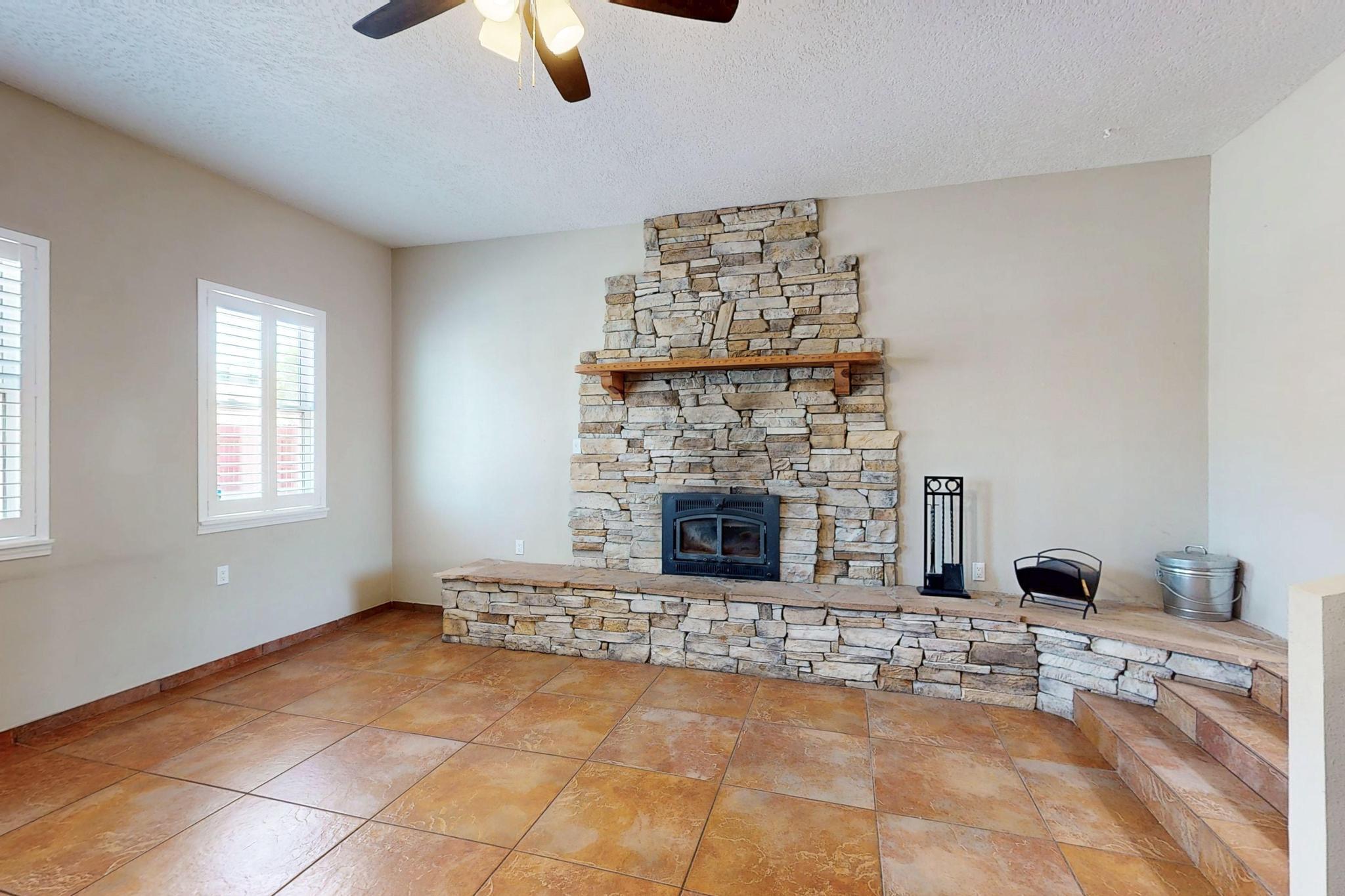 9207 Edith Boulevard NE