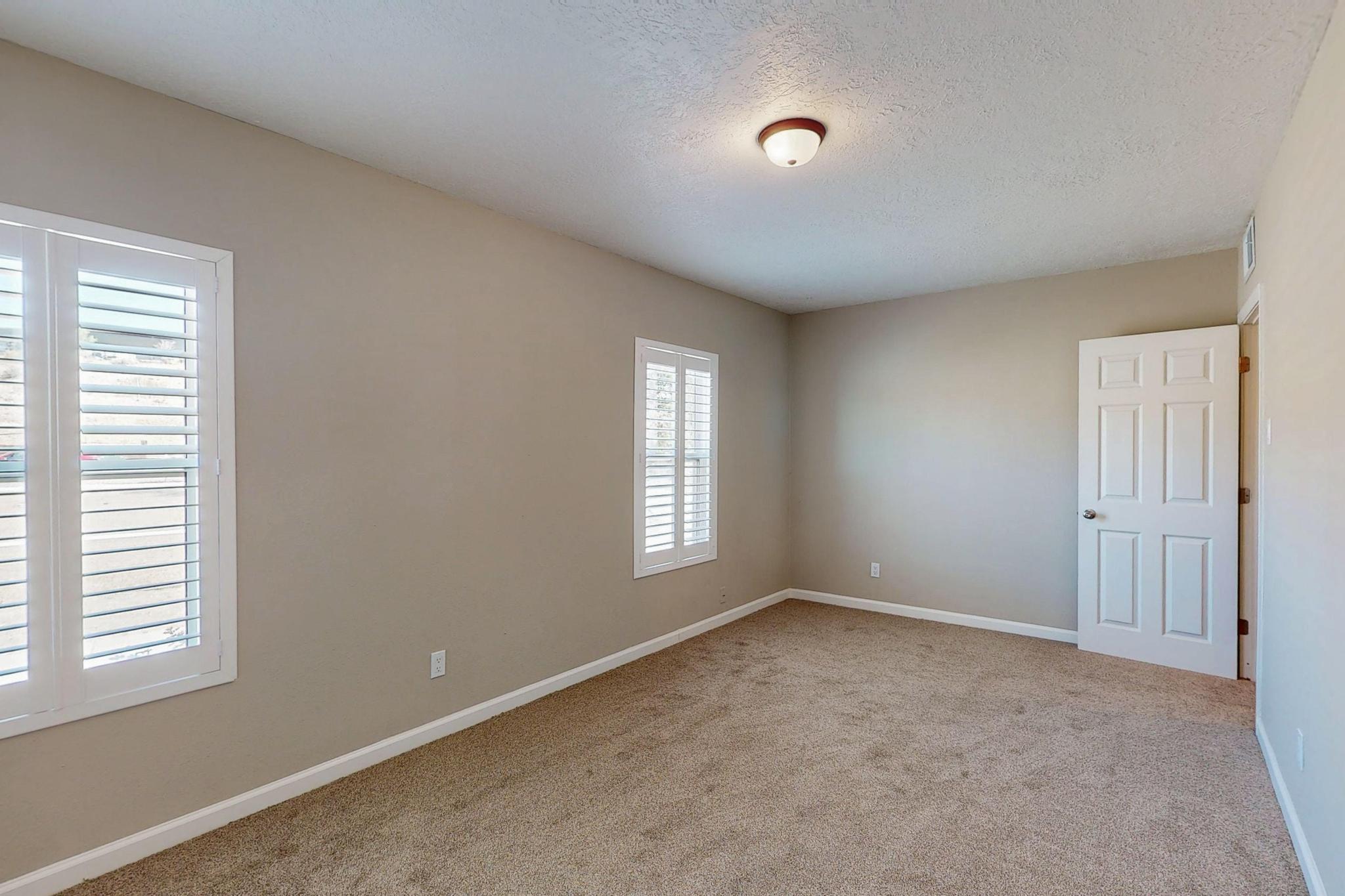 9207 Edith Boulevard NE