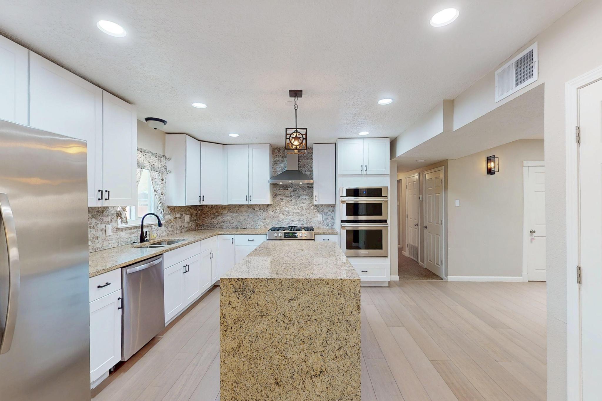 9207 Edith Boulevard NE