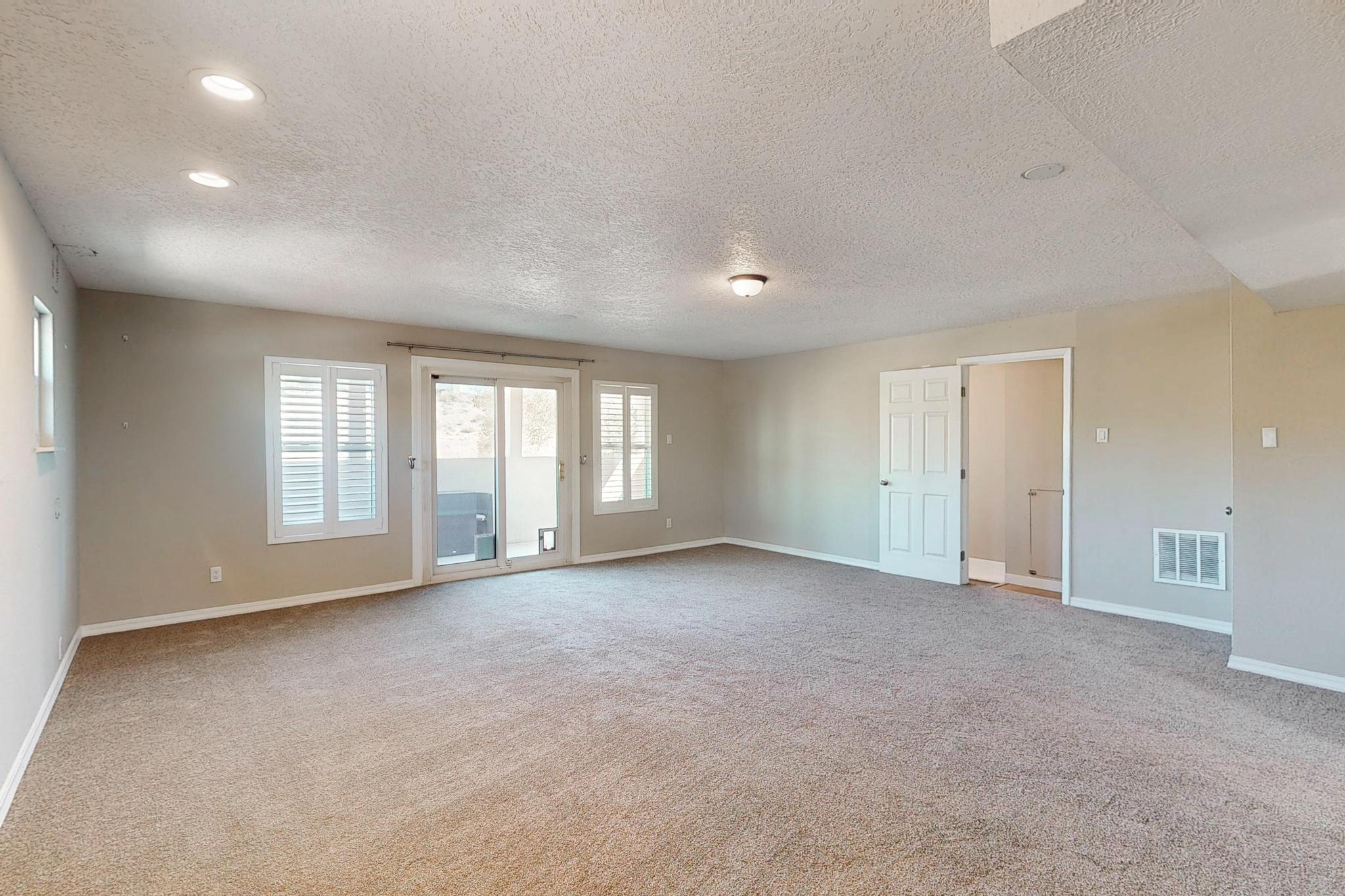 9207 Edith Boulevard NE