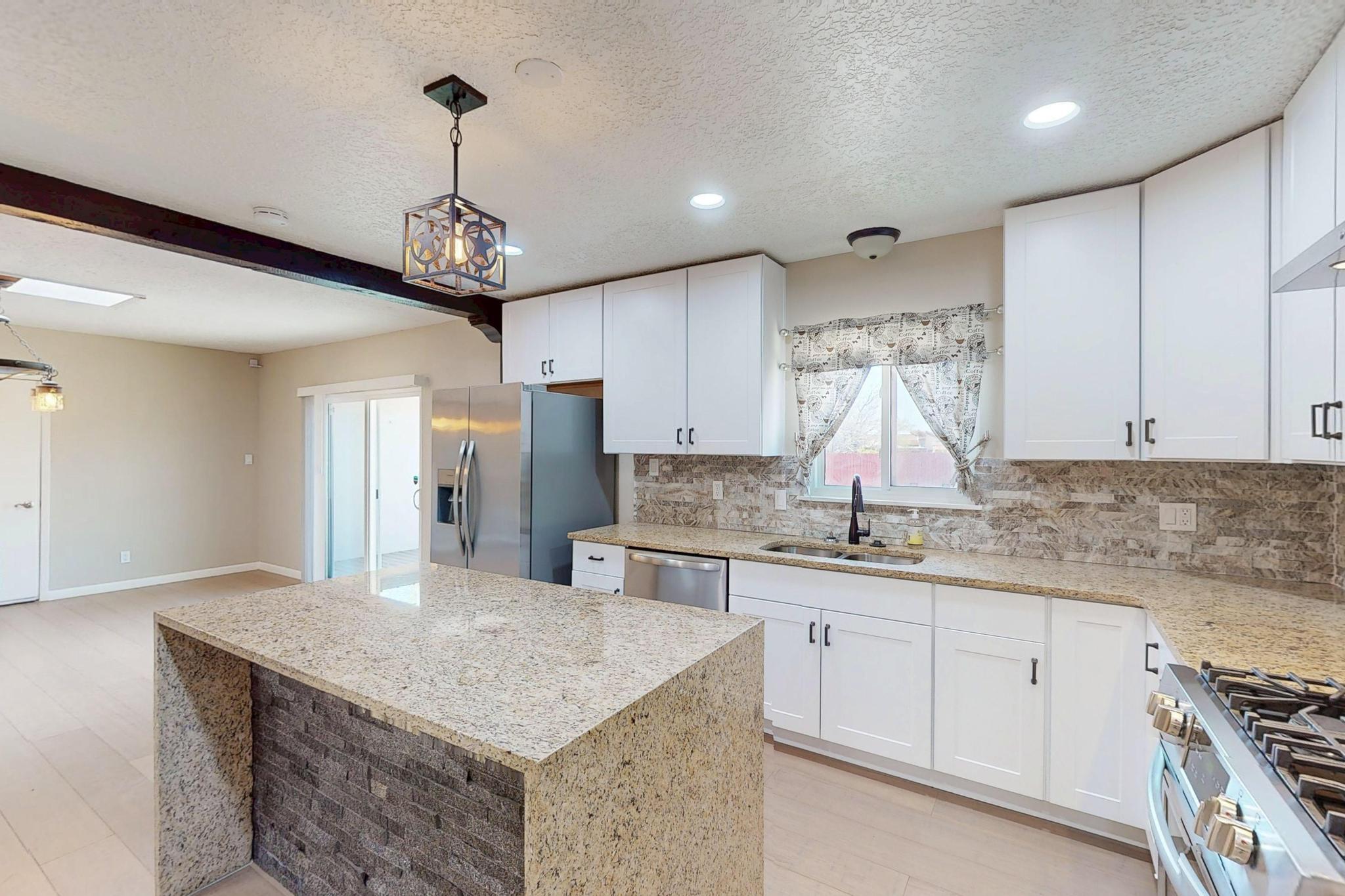 9207 Edith Boulevard NE