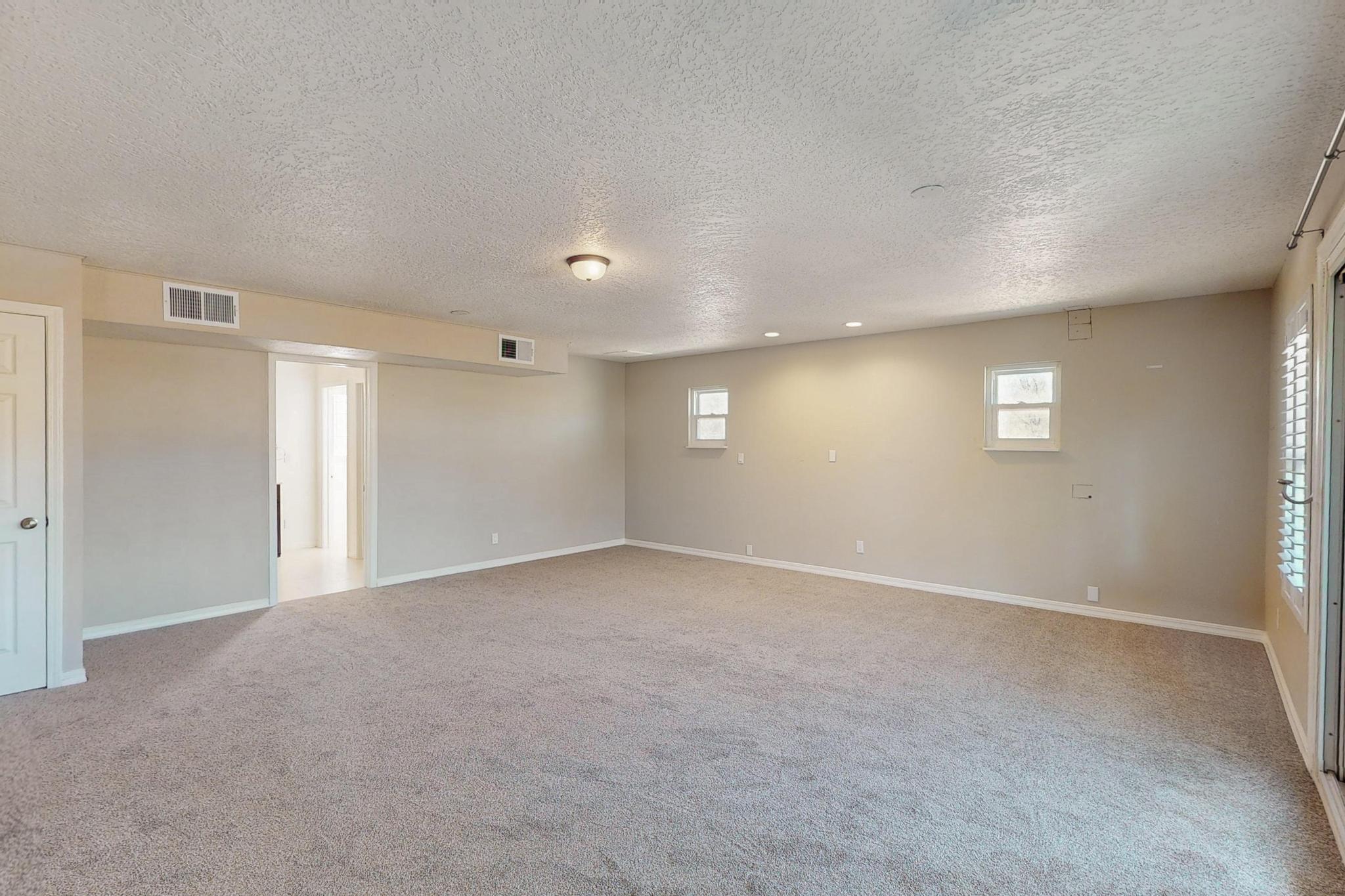 9207 Edith Boulevard NE