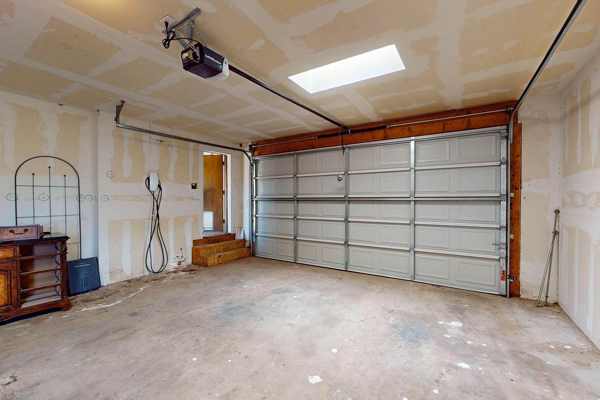 9207 Edith Boulevard NE