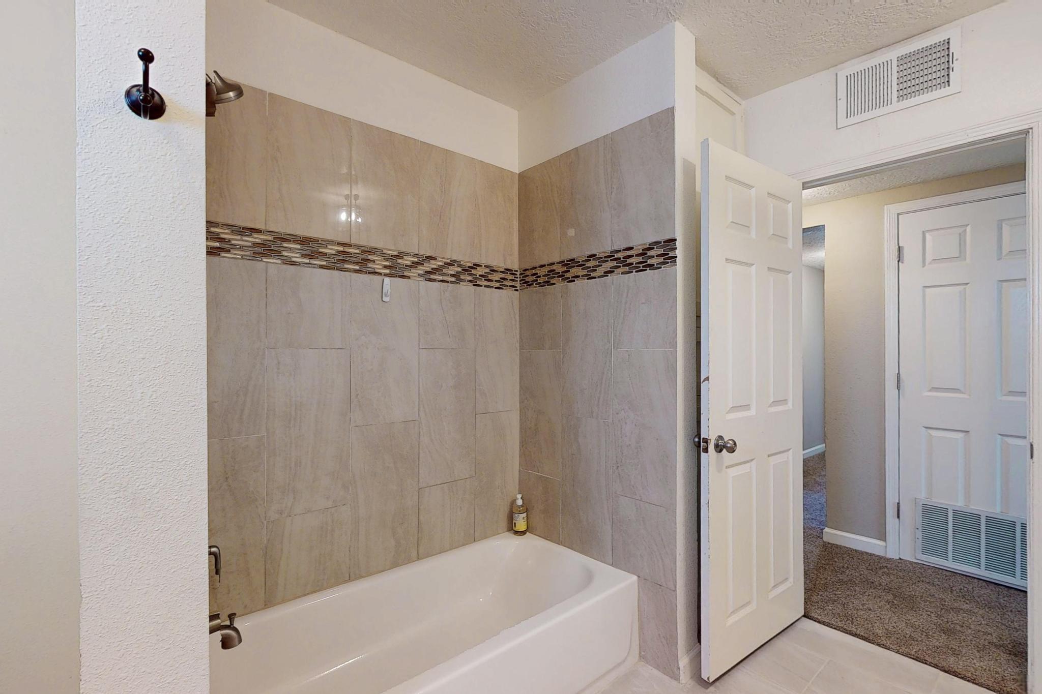 9207 Edith Boulevard NE