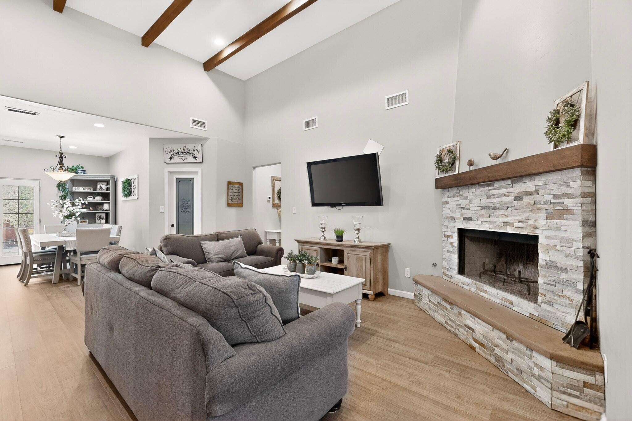 2708 Darlene Place SW