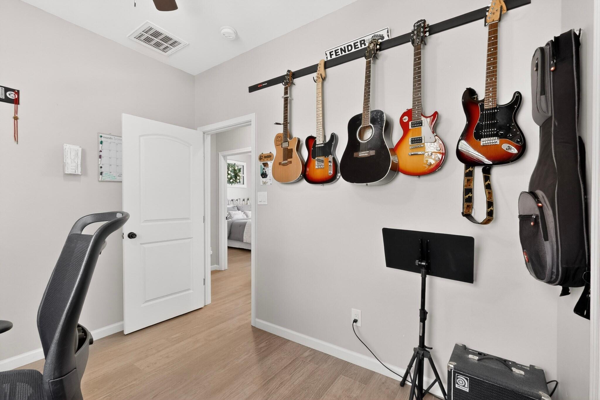 2708 Darlene Place SW