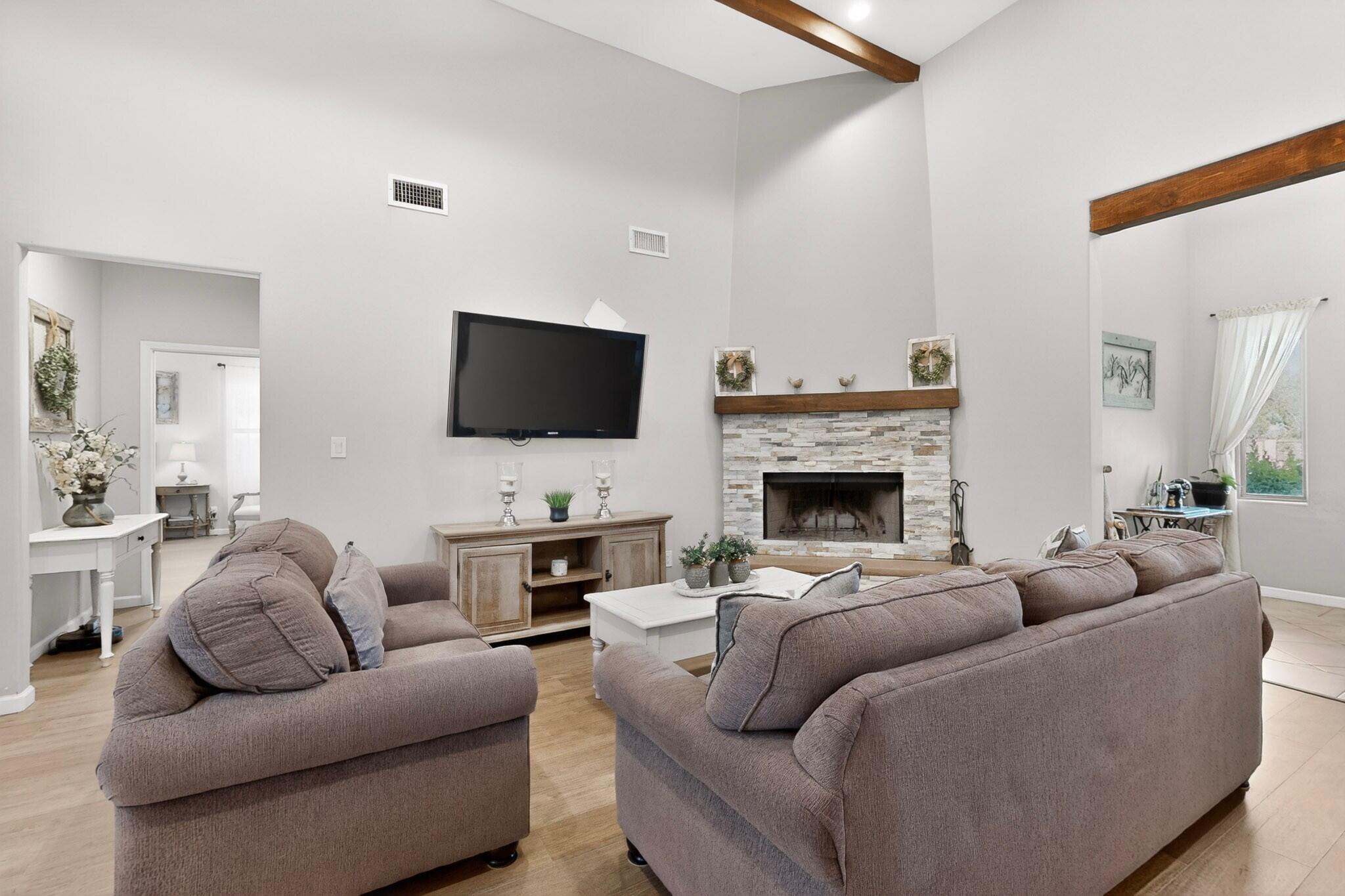 2708 Darlene Place SW