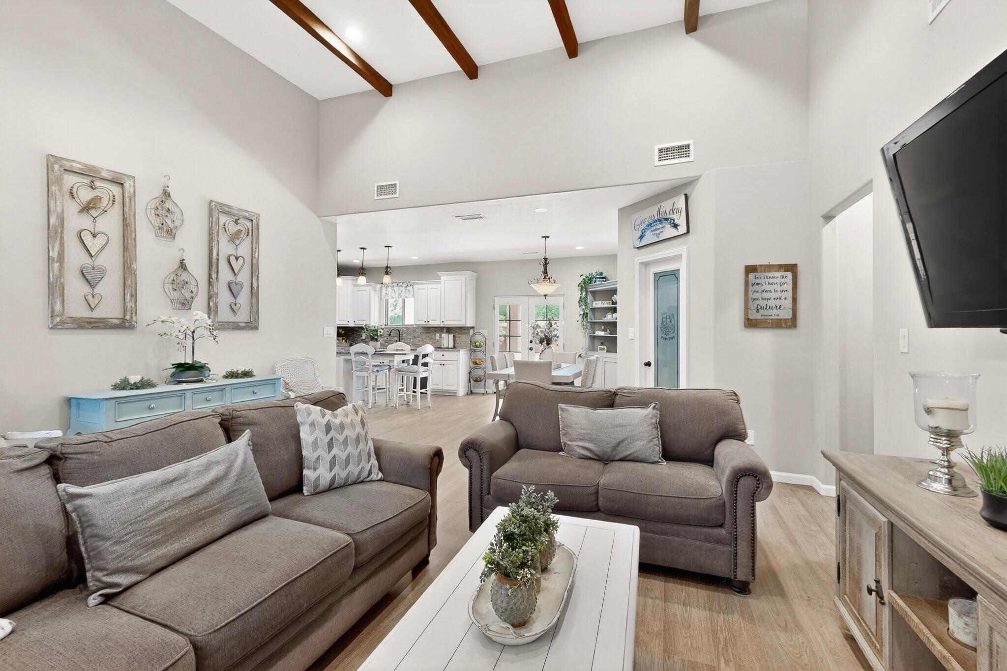 2708 Darlene Place SW