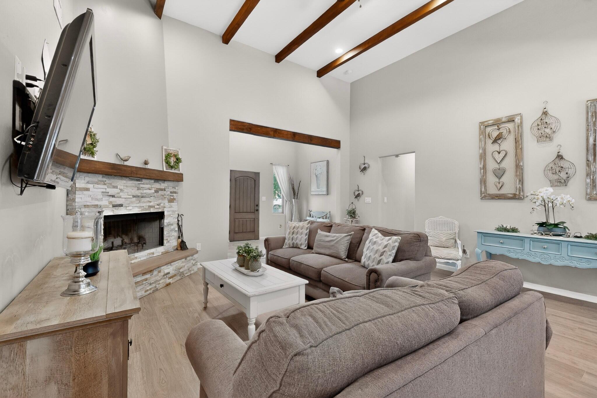 2708 Darlene Place SW