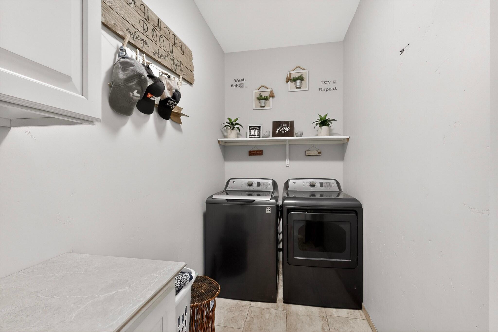 2708 Darlene Place SW