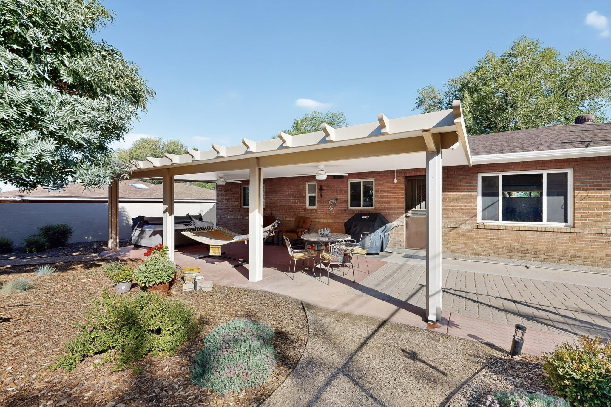 8724 Phoenix Avenue NE