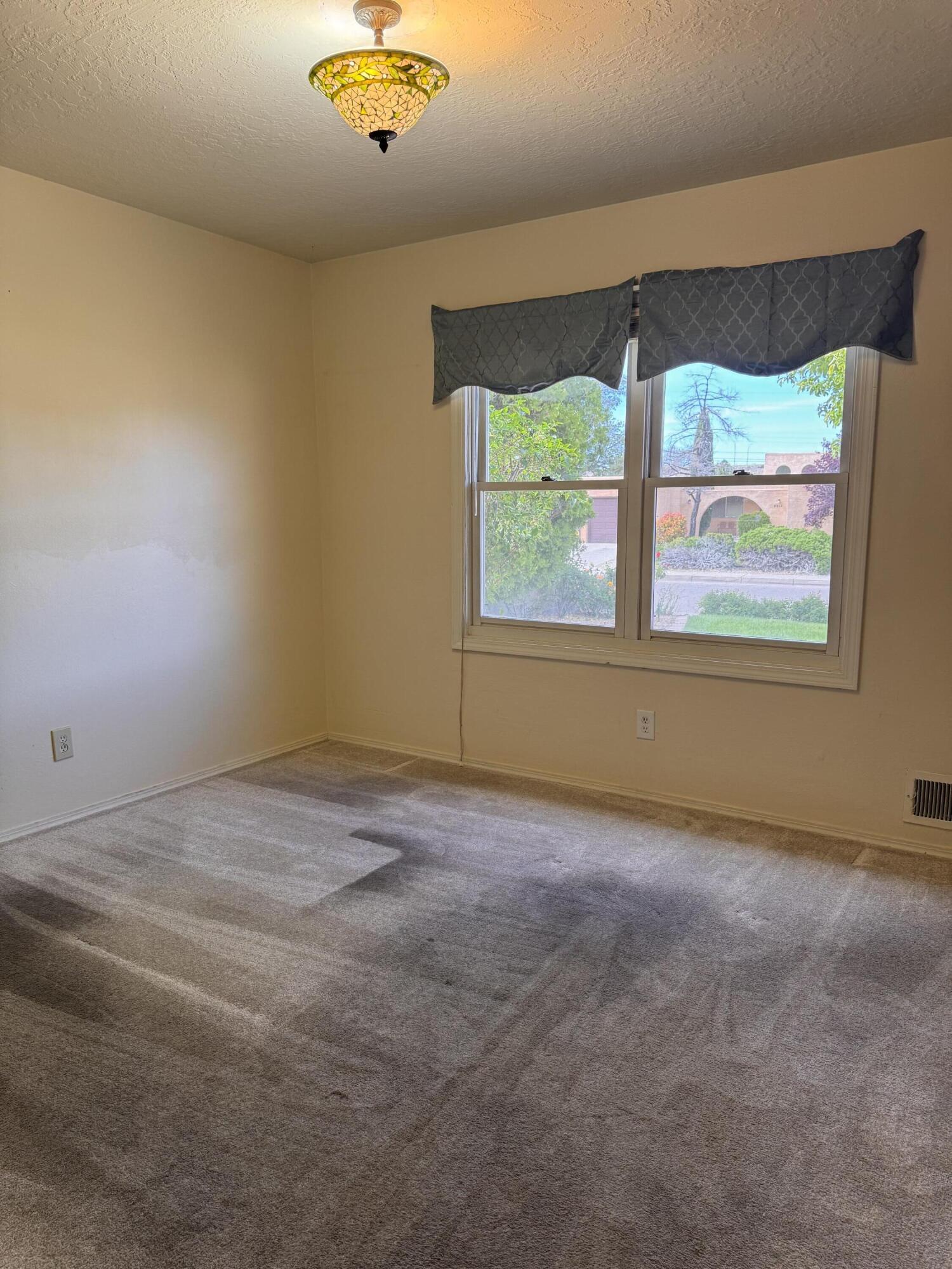 2512 Cutler Avenue NE