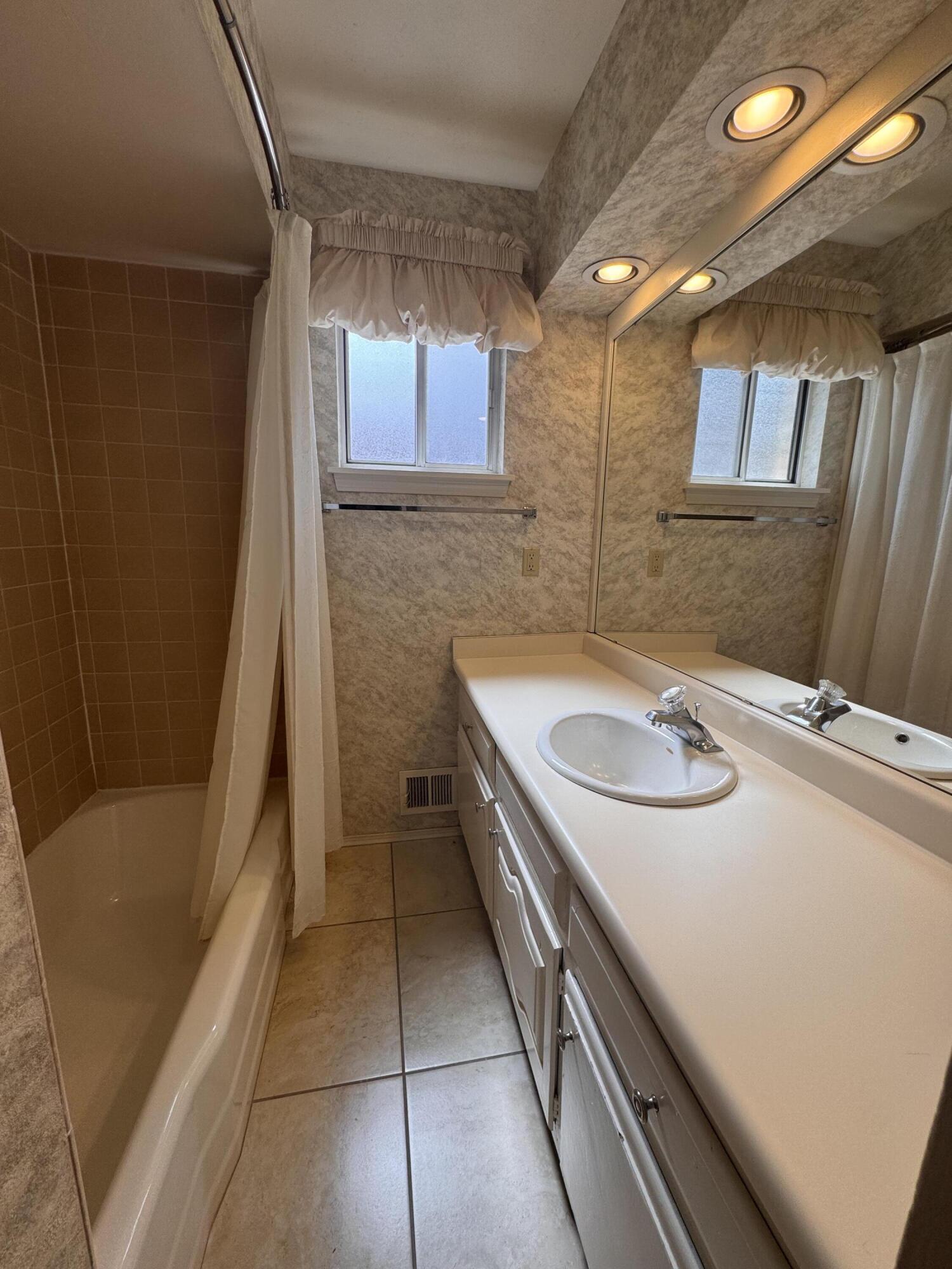 2512 Cutler Avenue NE