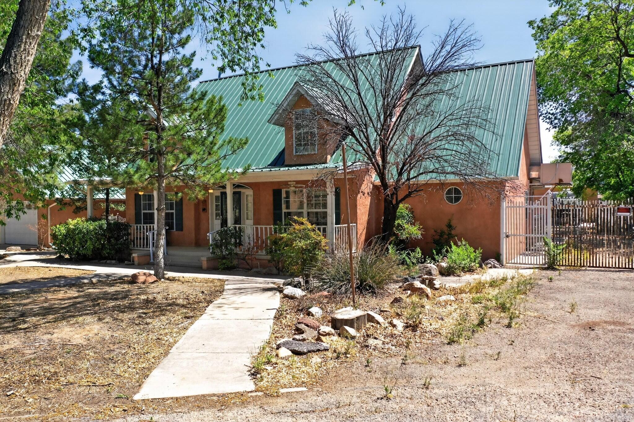 1512 Los Arboles Avenue NW