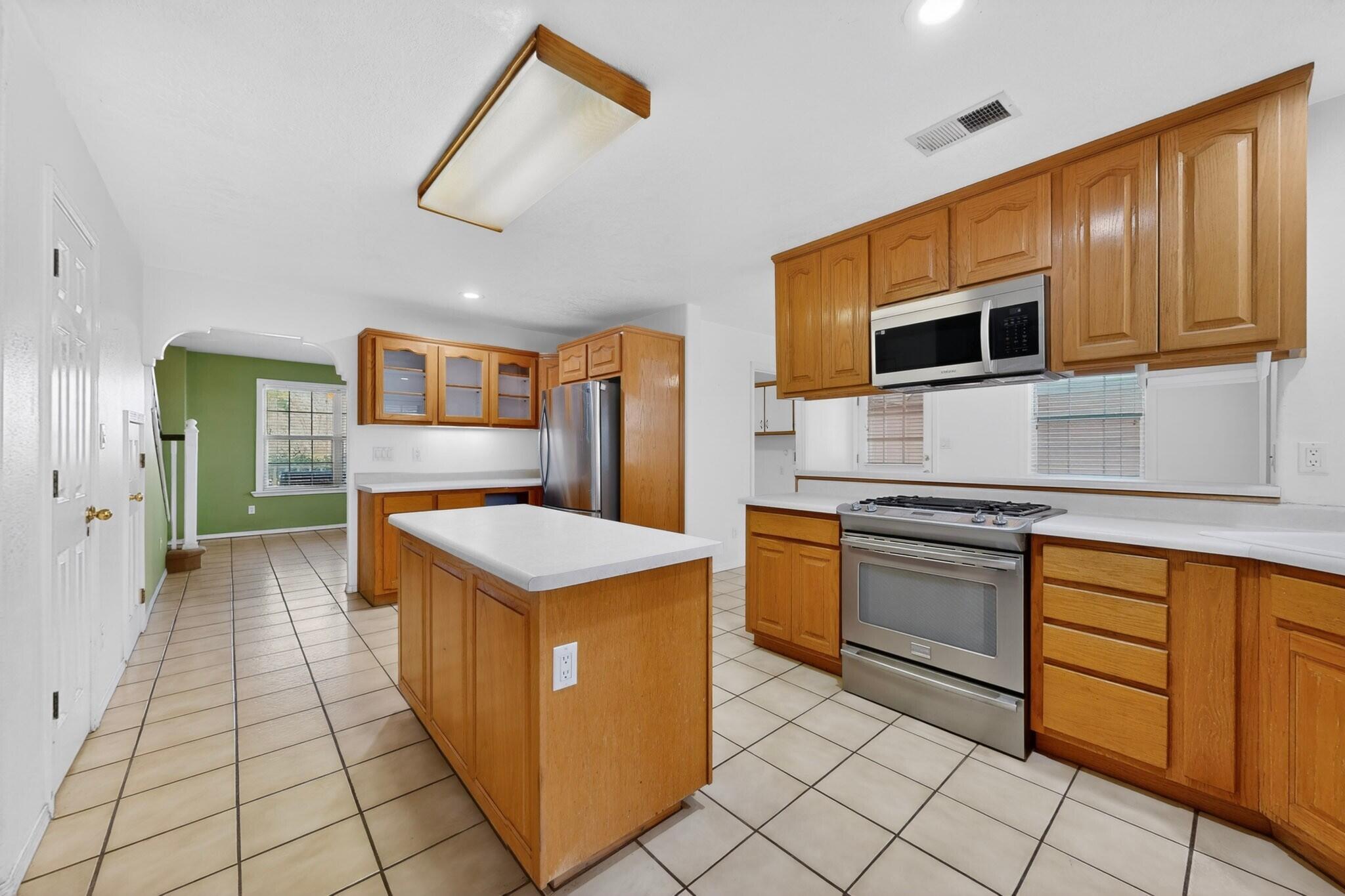 1512 Los Arboles Avenue NW