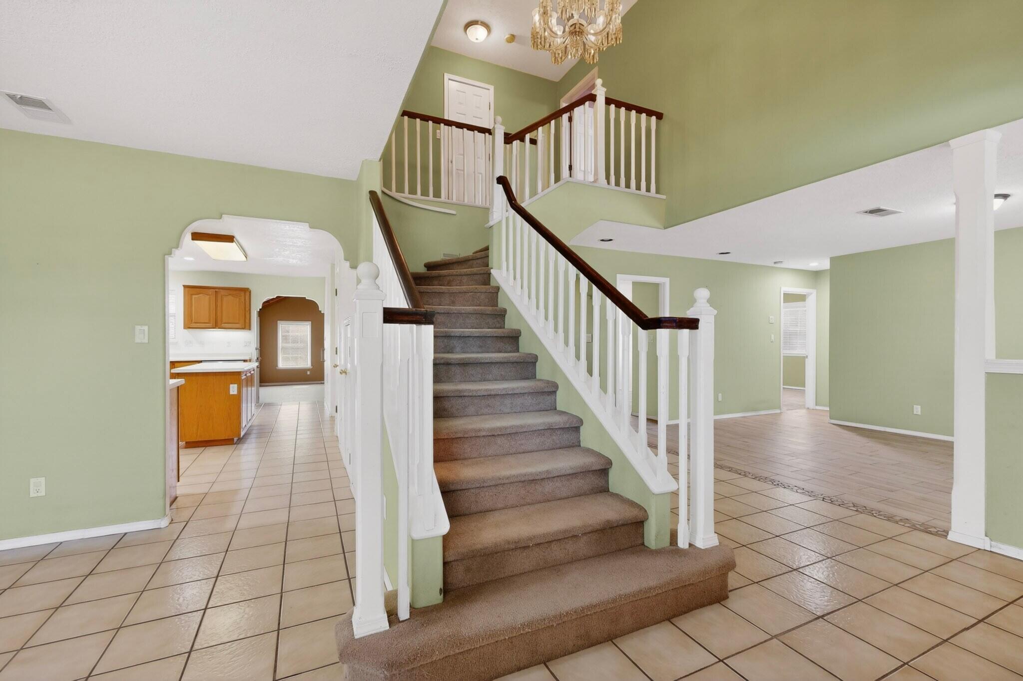 1512 Los Arboles Avenue NW