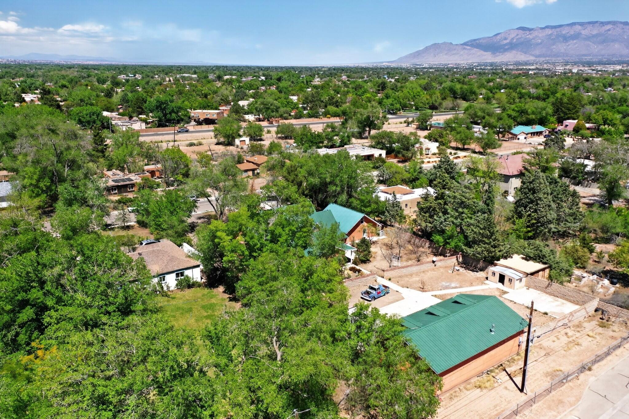 1512 Los Arboles Avenue NW