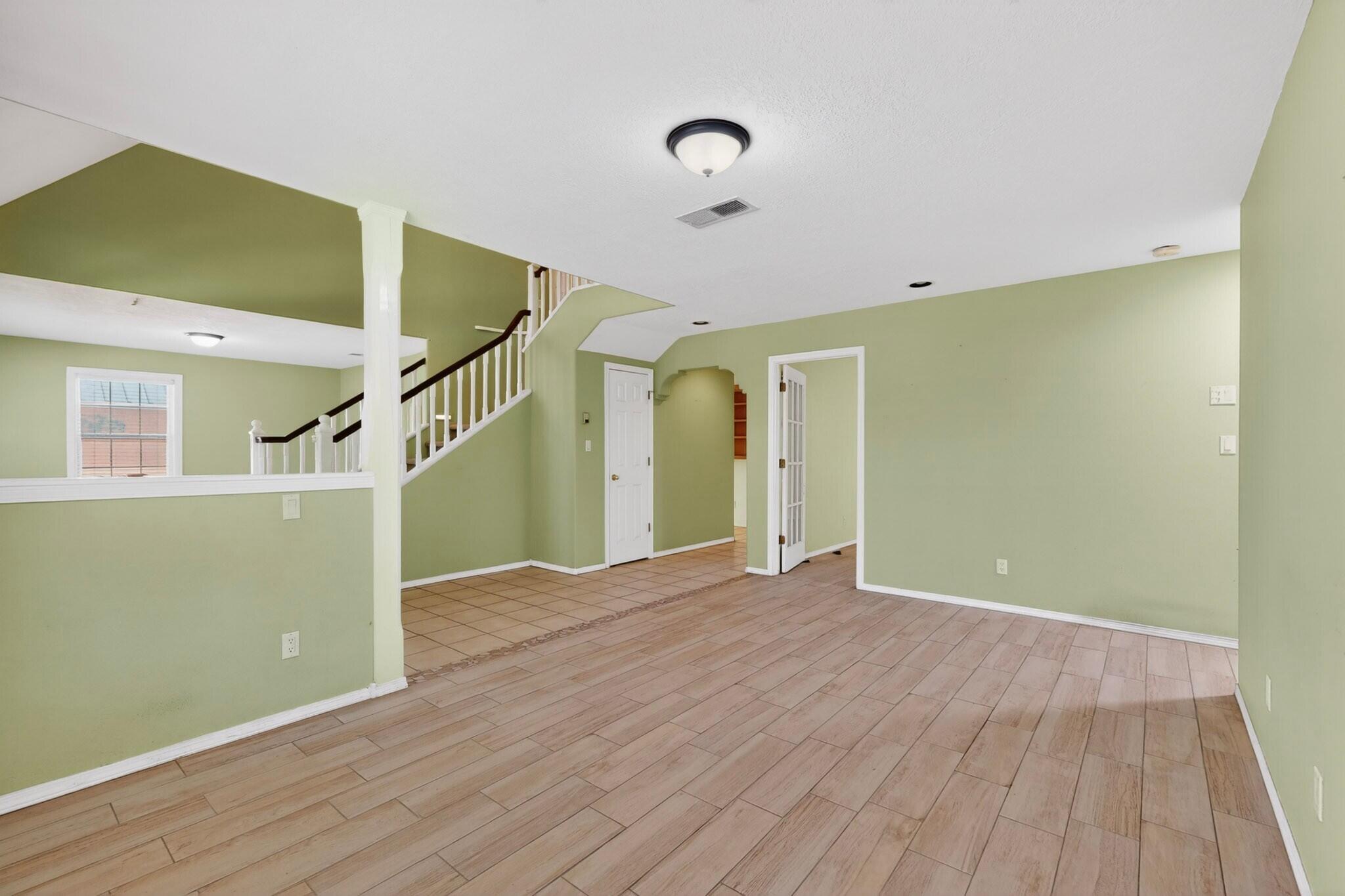 1512 Los Arboles Avenue NW