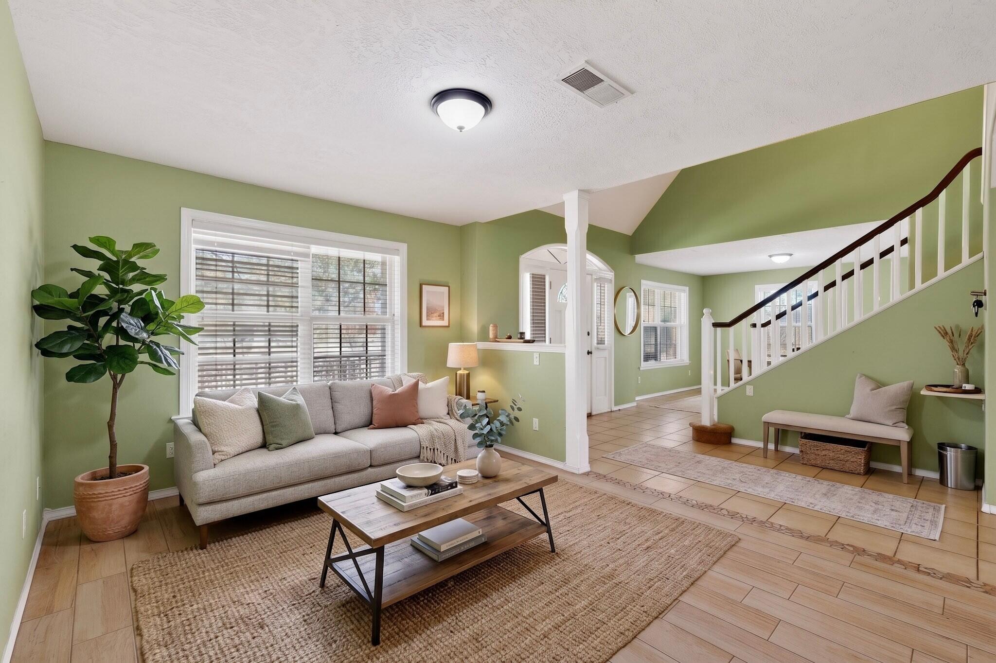 1512 Los Arboles Avenue NW