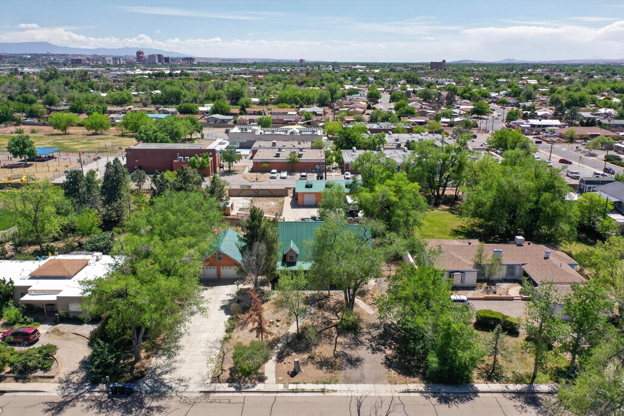 1512 Los Arboles Avenue NW