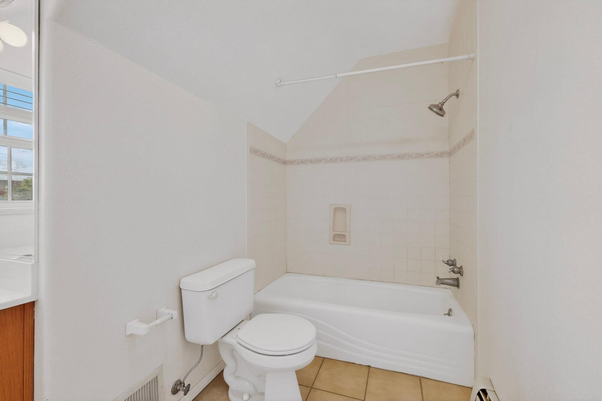 1512 Los Arboles Avenue NW